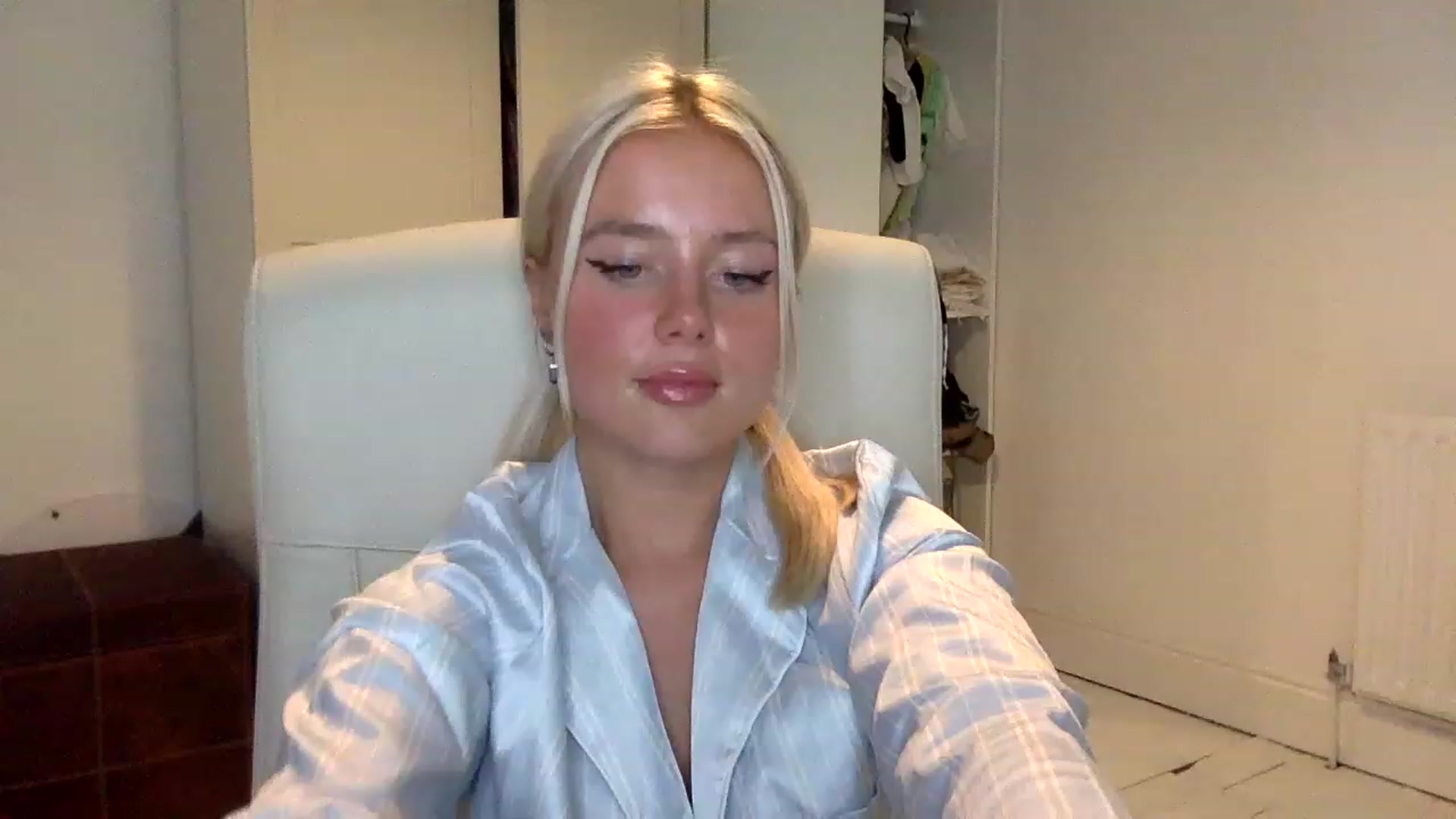 Gallery image thumbnail from BeaSaitou's myfreecams stream on, 01/18/2023, 22:14 image 5 of 20