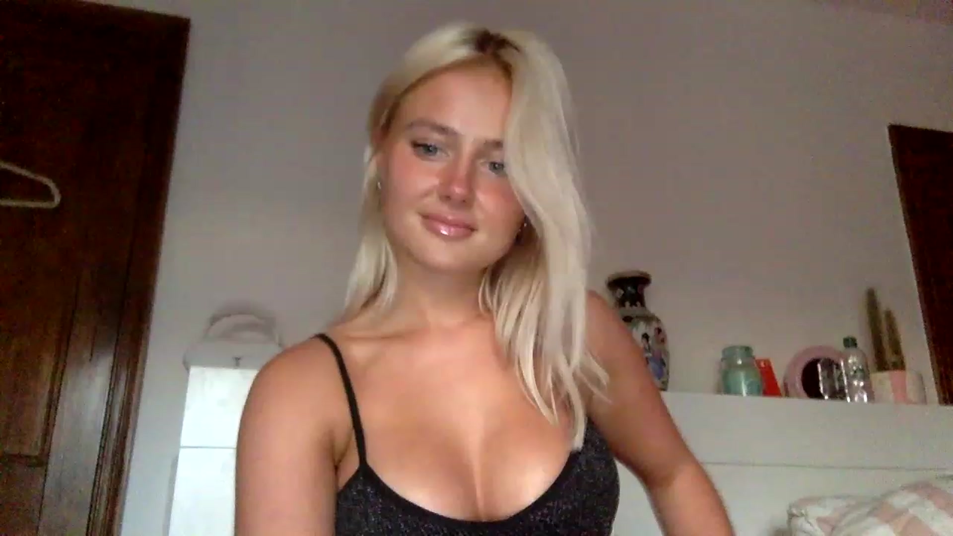 Gallery image thumbnail from BeaSaitou's myfreecams stream on, 01/19/2023, 16:26 image 15 of 20