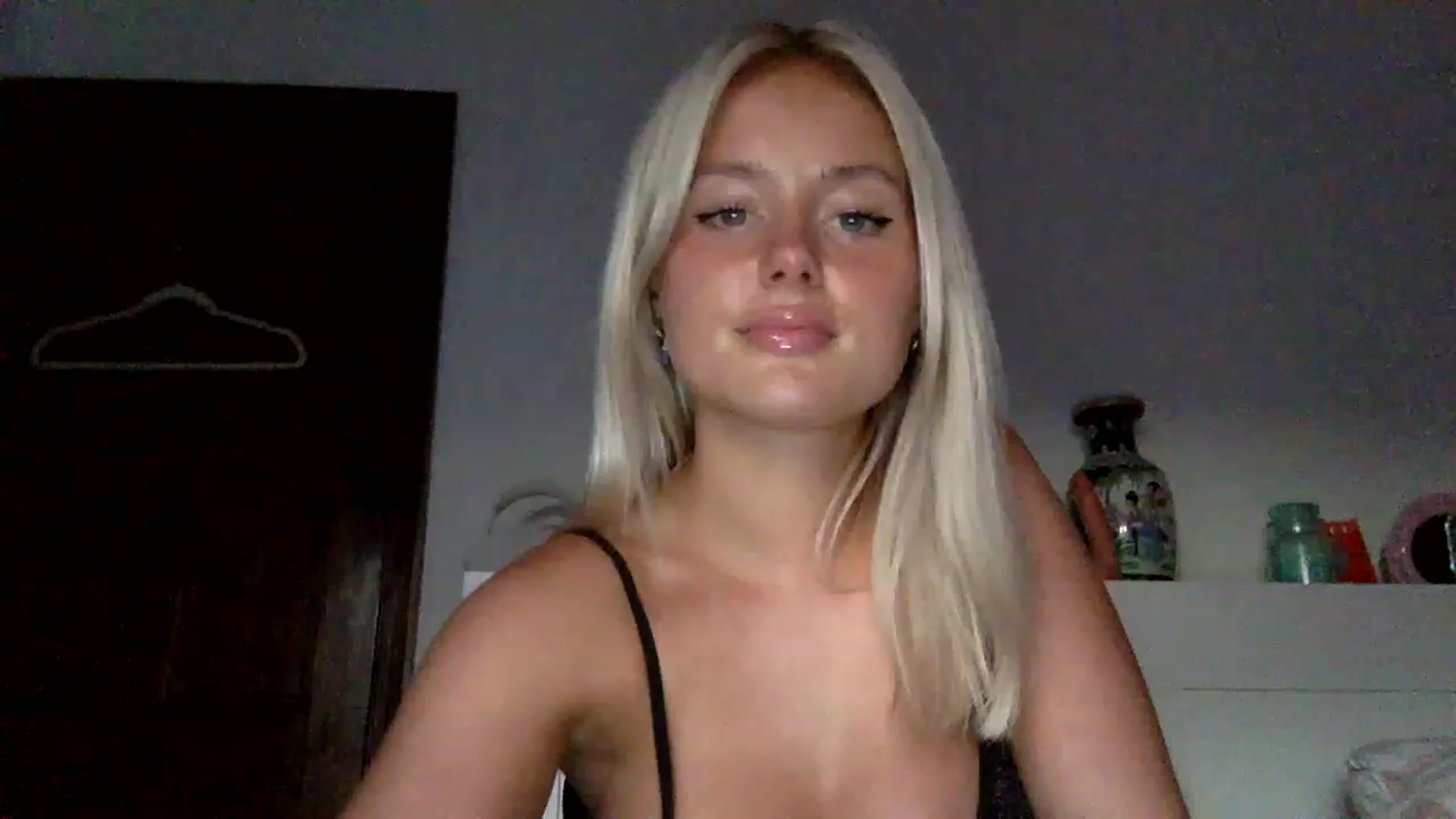 Gallery image thumbnail from BeaSaitou's myfreecams stream on, 01/19/2023, 16:26 image 19 of 20