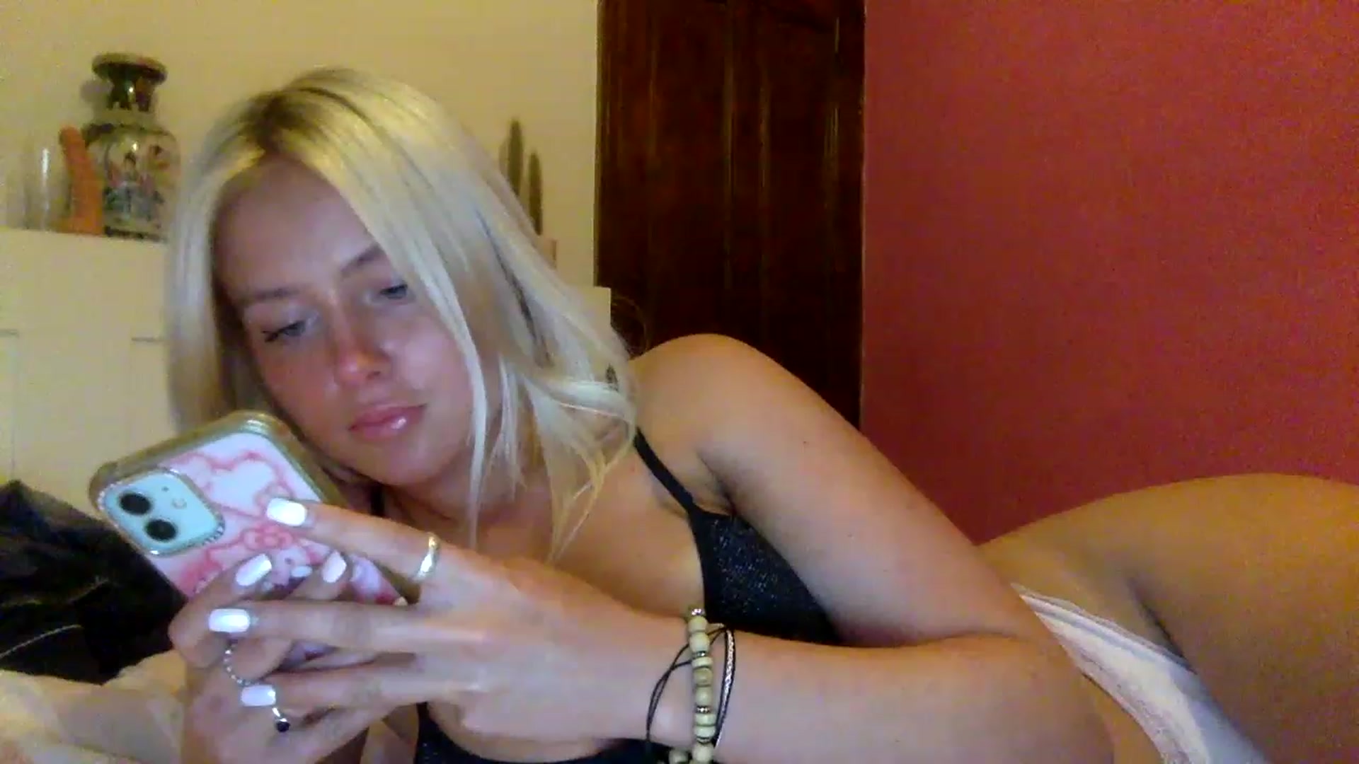 Gallery image thumbnail from BeaSaitou's myfreecams stream on, 01/19/2023, 16:43 image 16 of 20