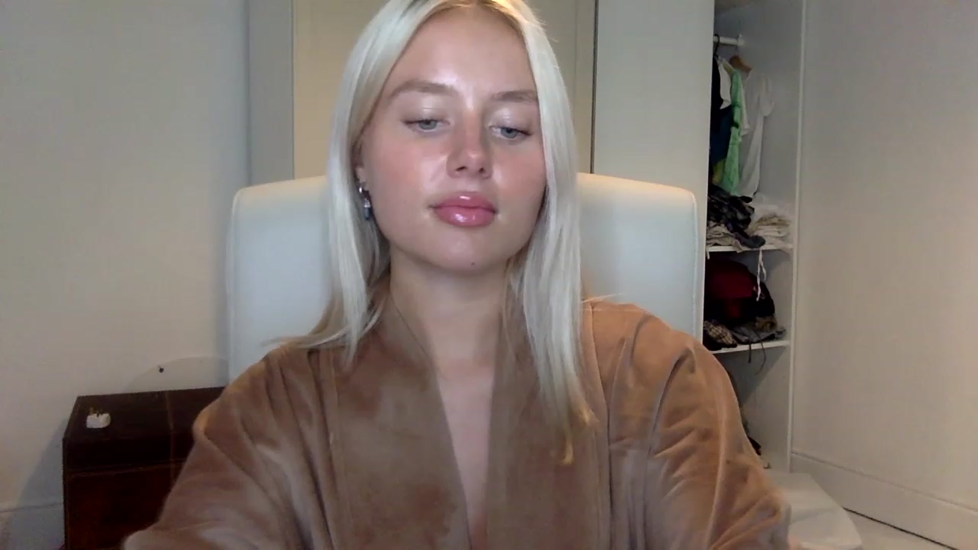 Gallery image thumbnail from BeaSaitou's myfreecams stream on, 01/25/2023, 16:15 image 14 of 20
