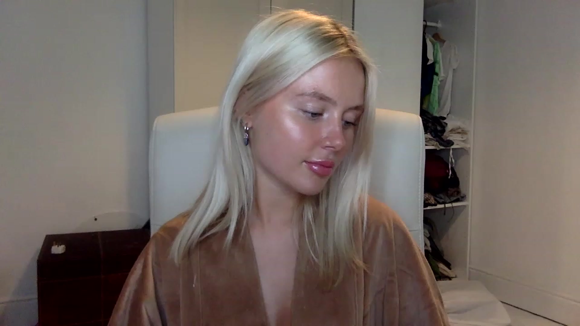 Gallery image thumbnail from BeaSaitou's myfreecams stream on, 01/25/2023, 16:15 image 18 of 20