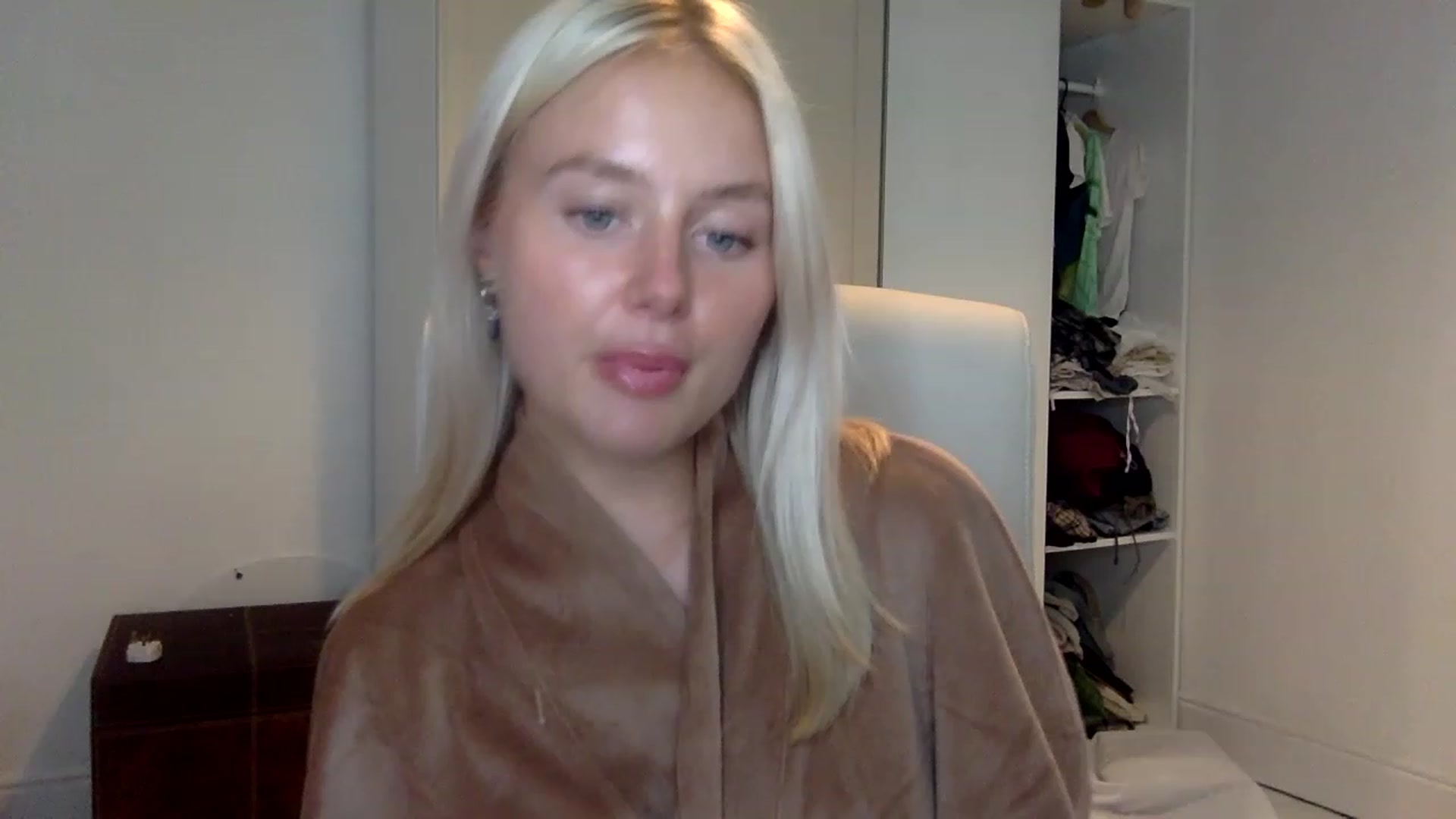 Gallery image thumbnail from BeaSaitou's myfreecams stream on, 01/25/2023, 16:15 image 8 of 20