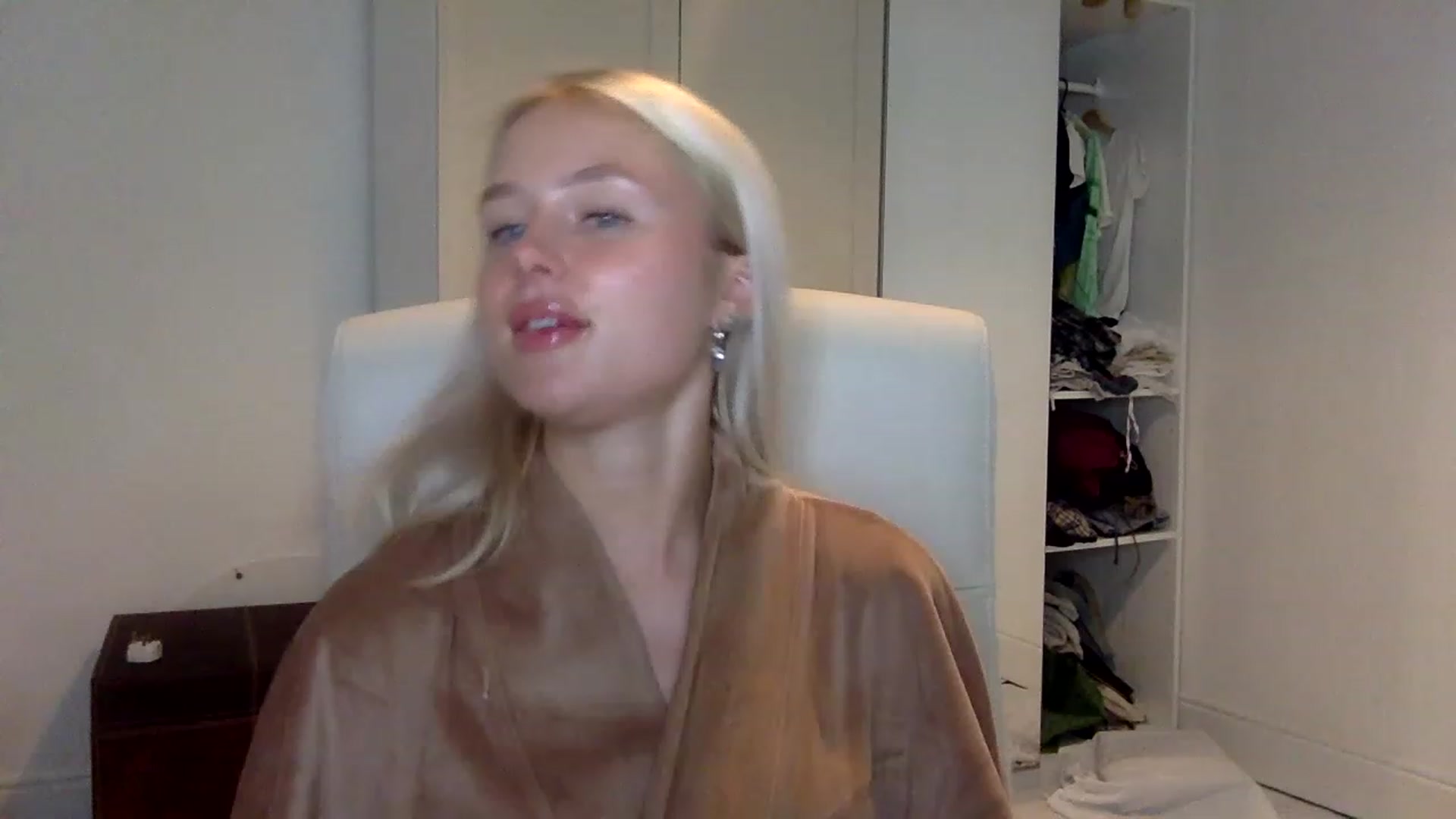 Gallery image thumbnail from BeaSaitou's myfreecams stream on, 01/25/2023, 16:15 image 10 of 20
