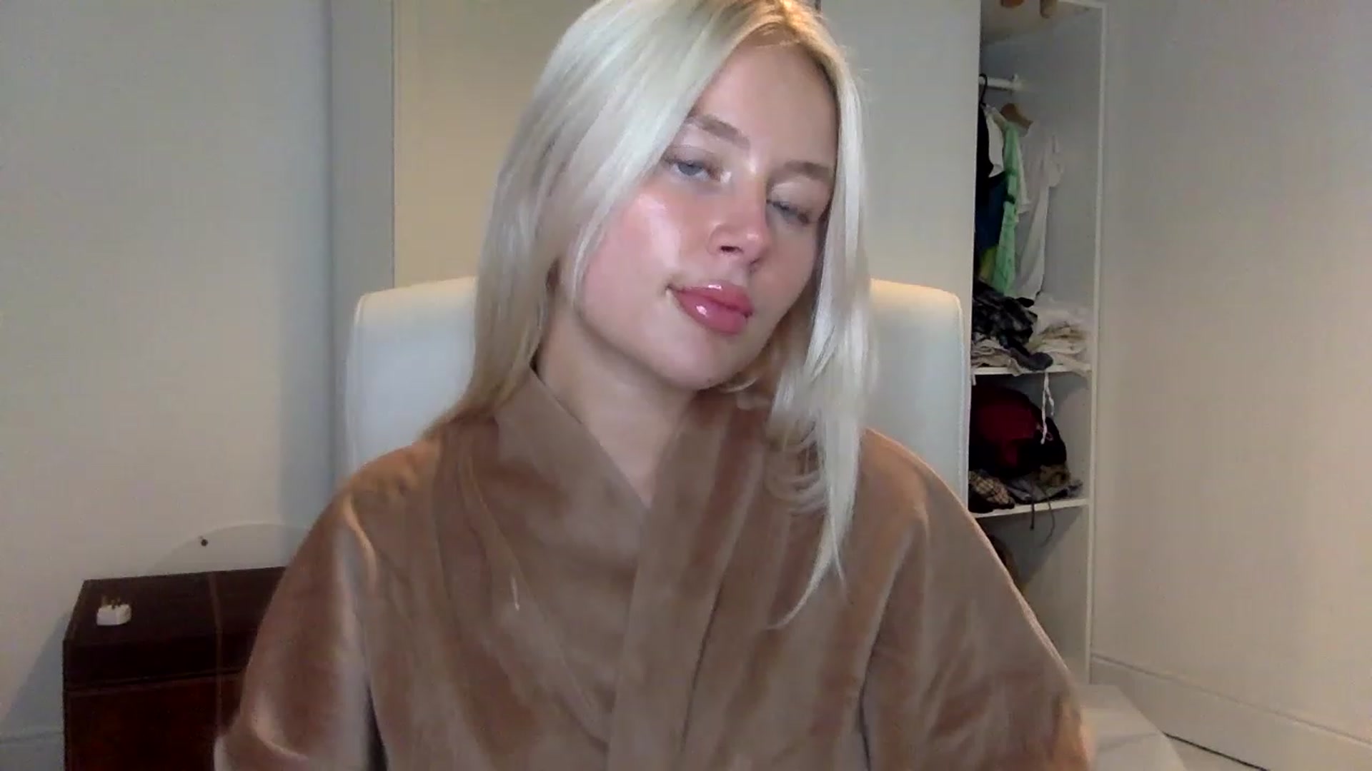 Gallery image thumbnail from BeaSaitou's myfreecams stream on, 01/25/2023, 16:15 image 3 of 20