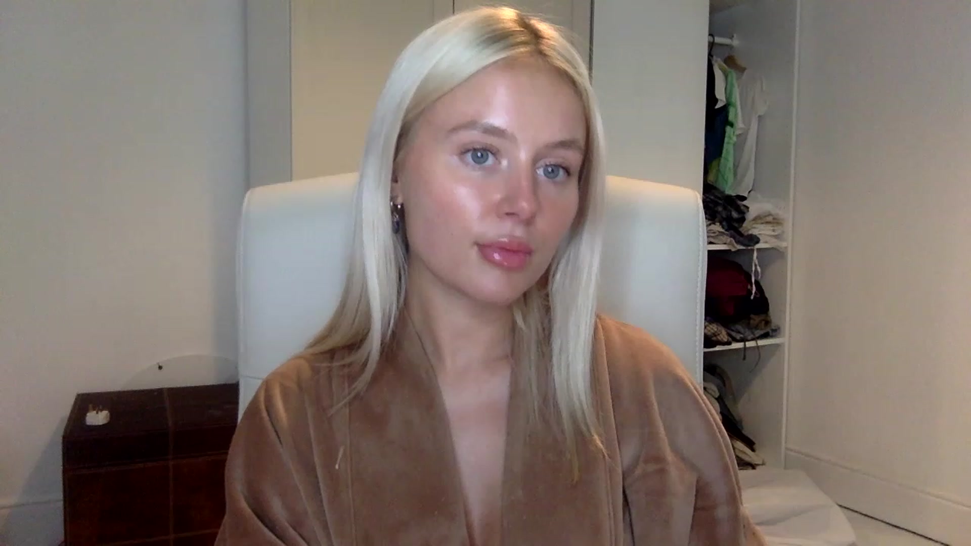 Gallery image thumbnail from BeaSaitou's myfreecams stream on, 01/25/2023, 16:15 image 15 of 20