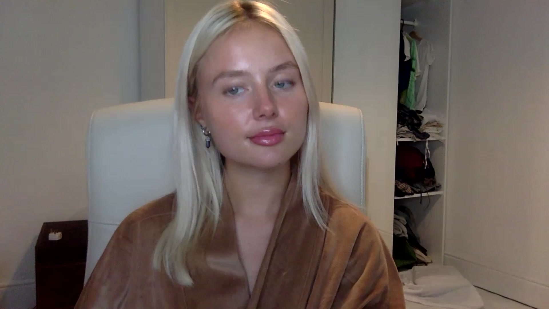 Gallery image thumbnail from BeaSaitou's myfreecams stream on, 01/25/2023, 16:15 image 12 of 20