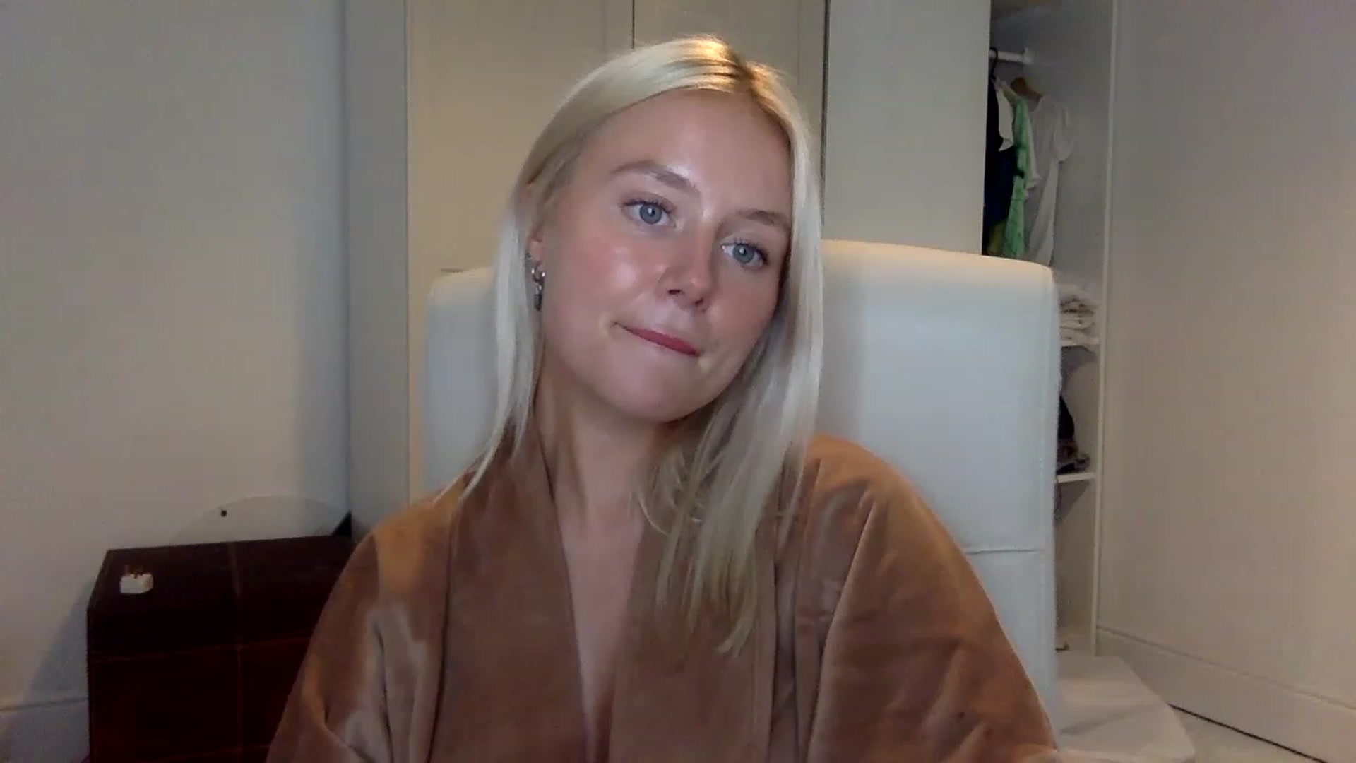 Gallery image thumbnail from BeaSaitou's myfreecams stream on, 01/25/2023, 16:15 image 17 of 20