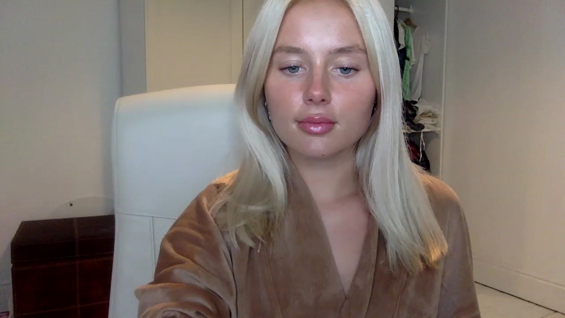 Gallery image thumbnail from BeaSaitou's myfreecams stream on, 01/25/2023, 17:15 image 2 of 20