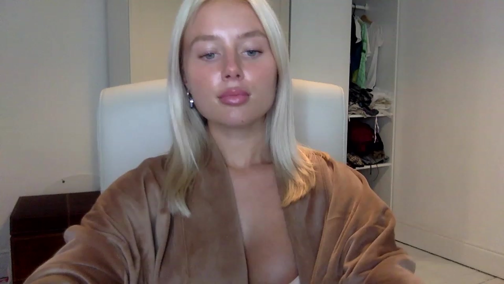 Gallery image thumbnail from BeaSaitou's myfreecams stream on, 01/25/2023, 17:15 image 17 of 20