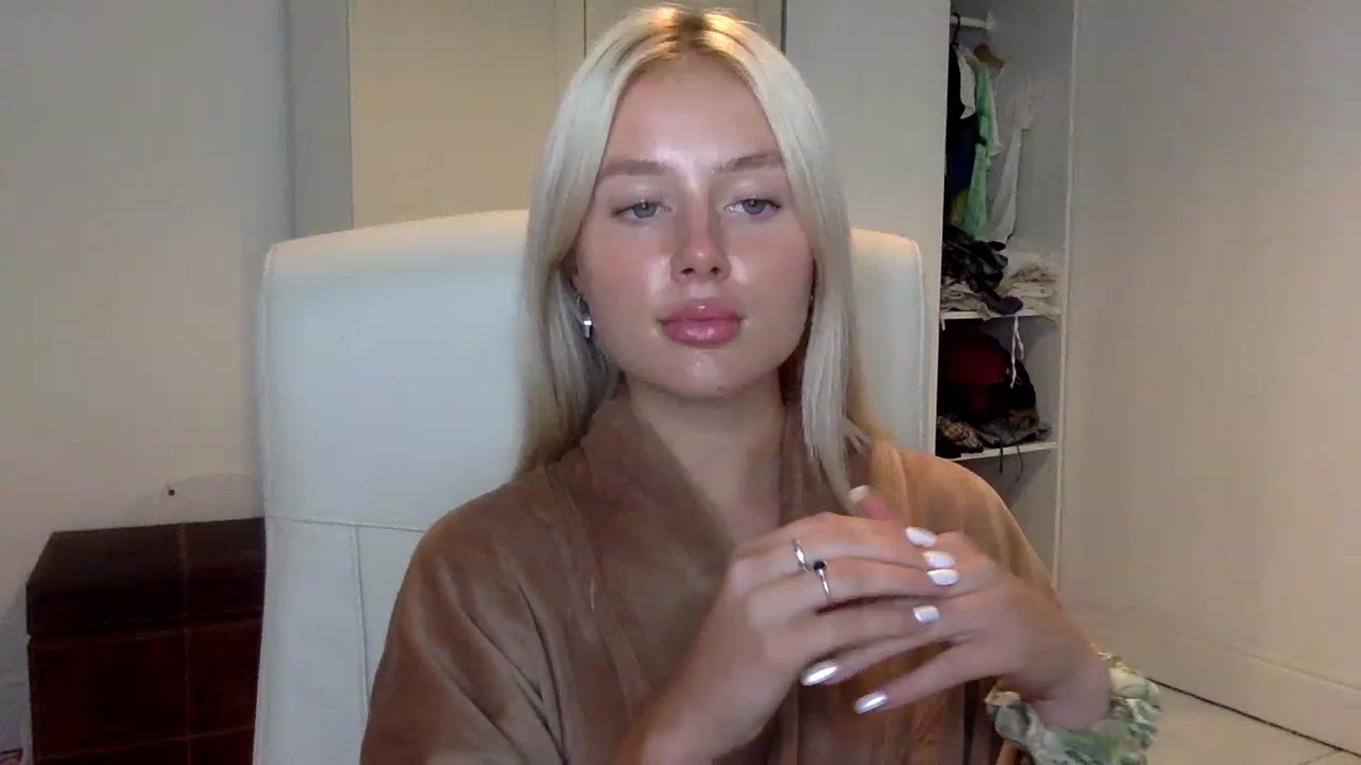 Gallery image thumbnail from BeaSaitou's myfreecams stream on, 01/25/2023, 17:15 image 9 of 20