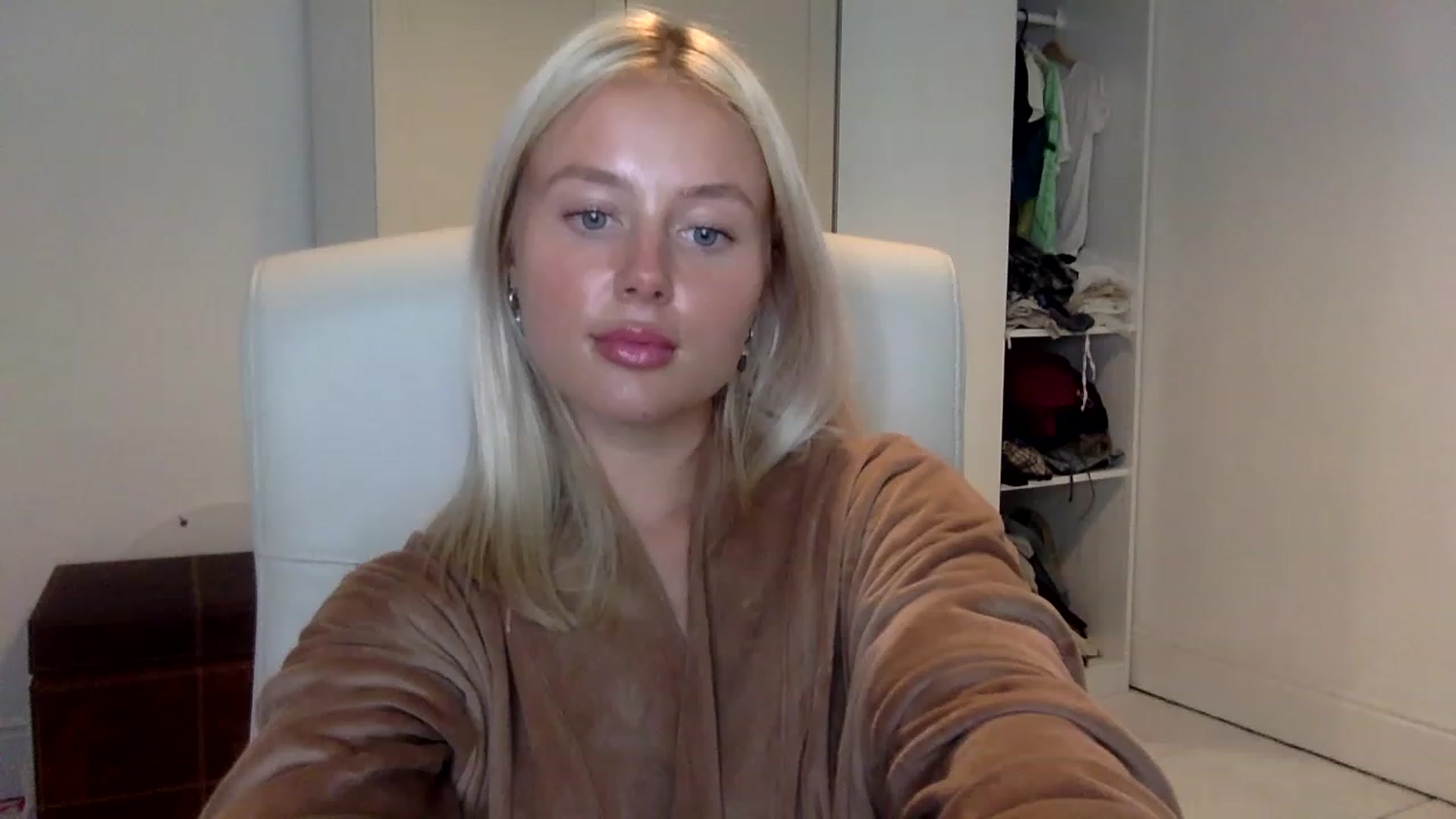 Gallery image thumbnail from BeaSaitou's myfreecams stream on, 01/25/2023, 17:15 image 6 of 20
