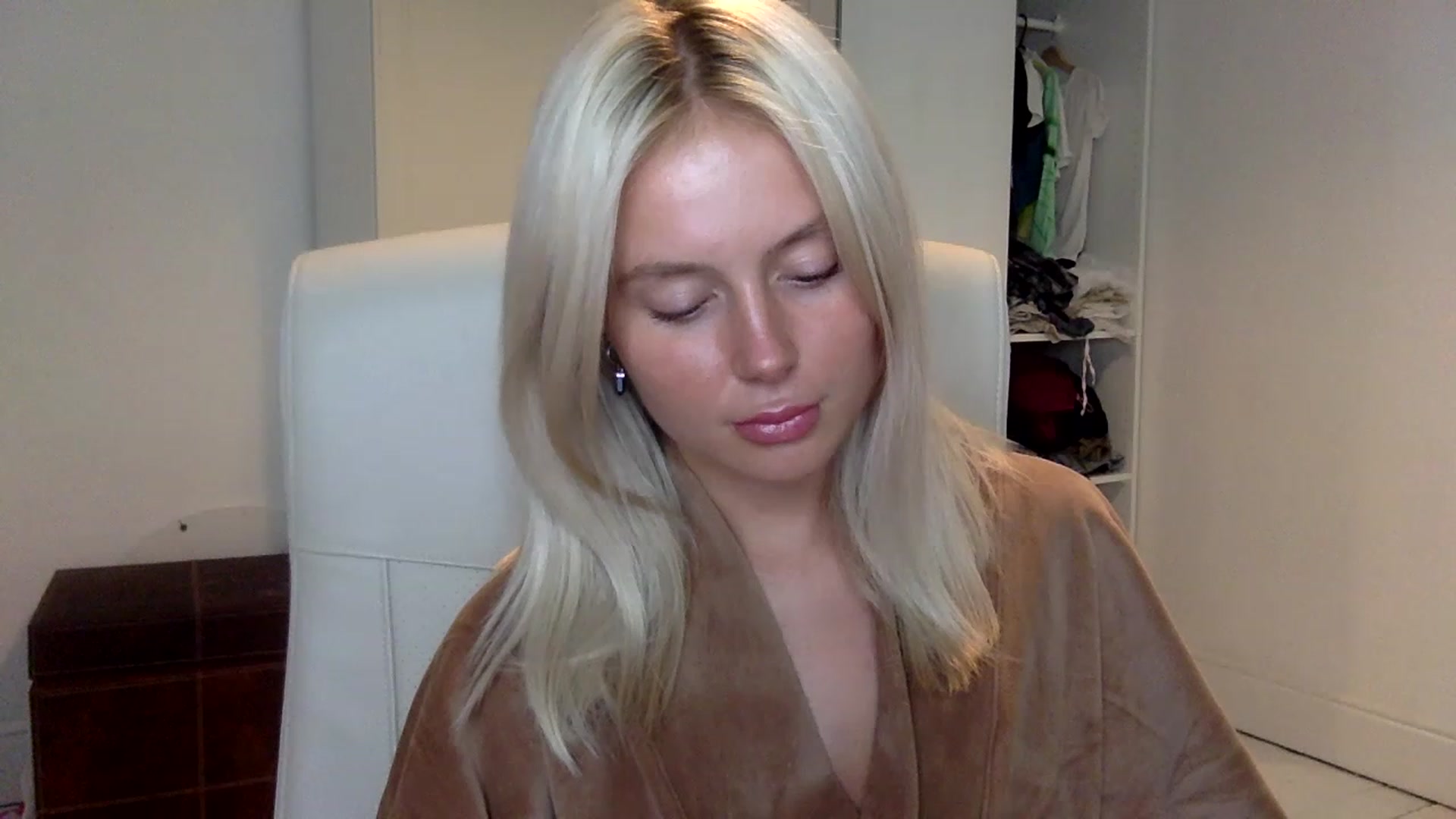 Gallery image thumbnail from BeaSaitou's myfreecams stream on, 01/25/2023, 17:15 image 3 of 20