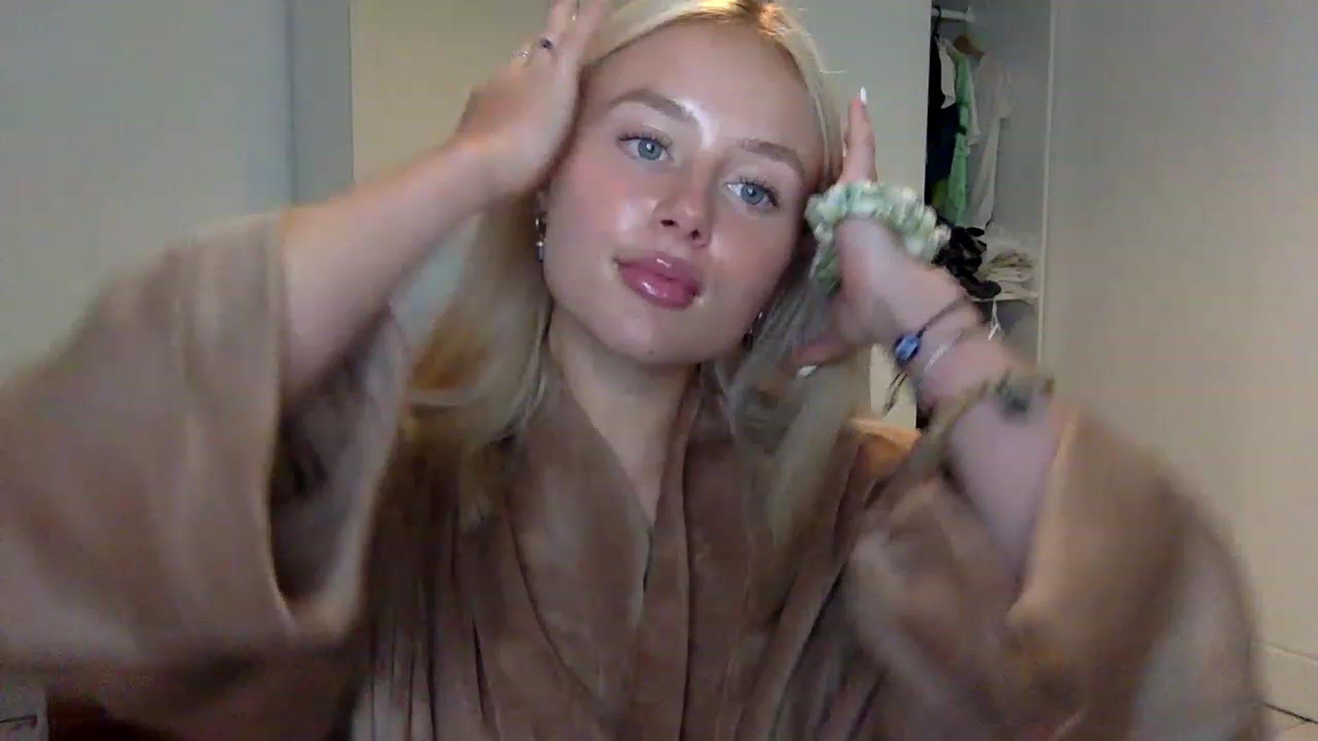 Gallery image thumbnail from BeaSaitou's myfreecams stream on, 01/25/2023, 17:15 image 1 of 20