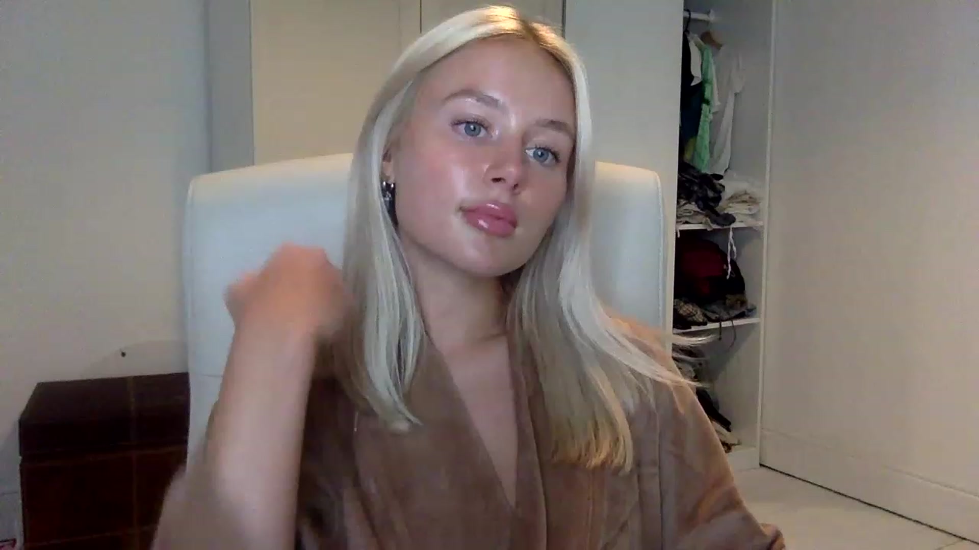 Gallery image thumbnail from BeaSaitou's myfreecams stream on, 01/25/2023, 17:15 image 4 of 20