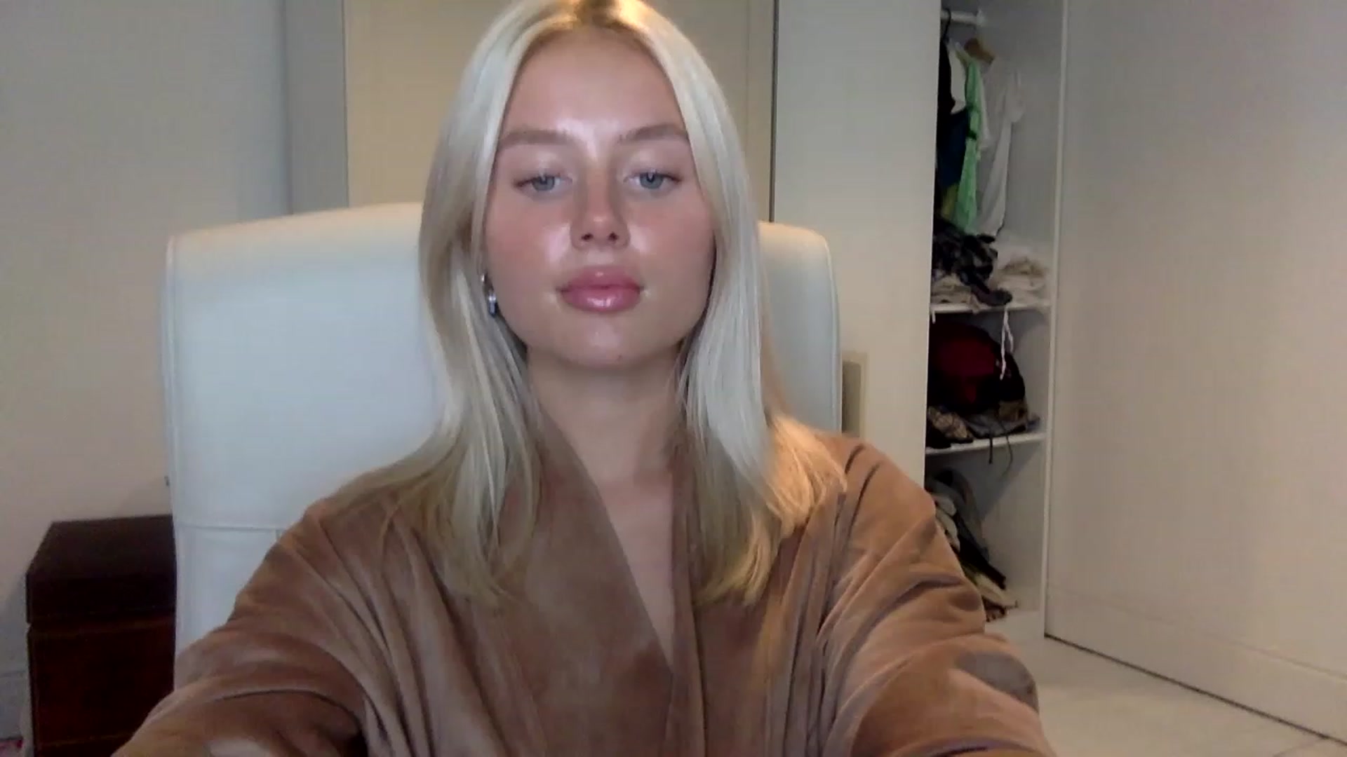 Gallery image thumbnail from BeaSaitou's myfreecams stream on, 01/25/2023, 17:15 image 5 of 20