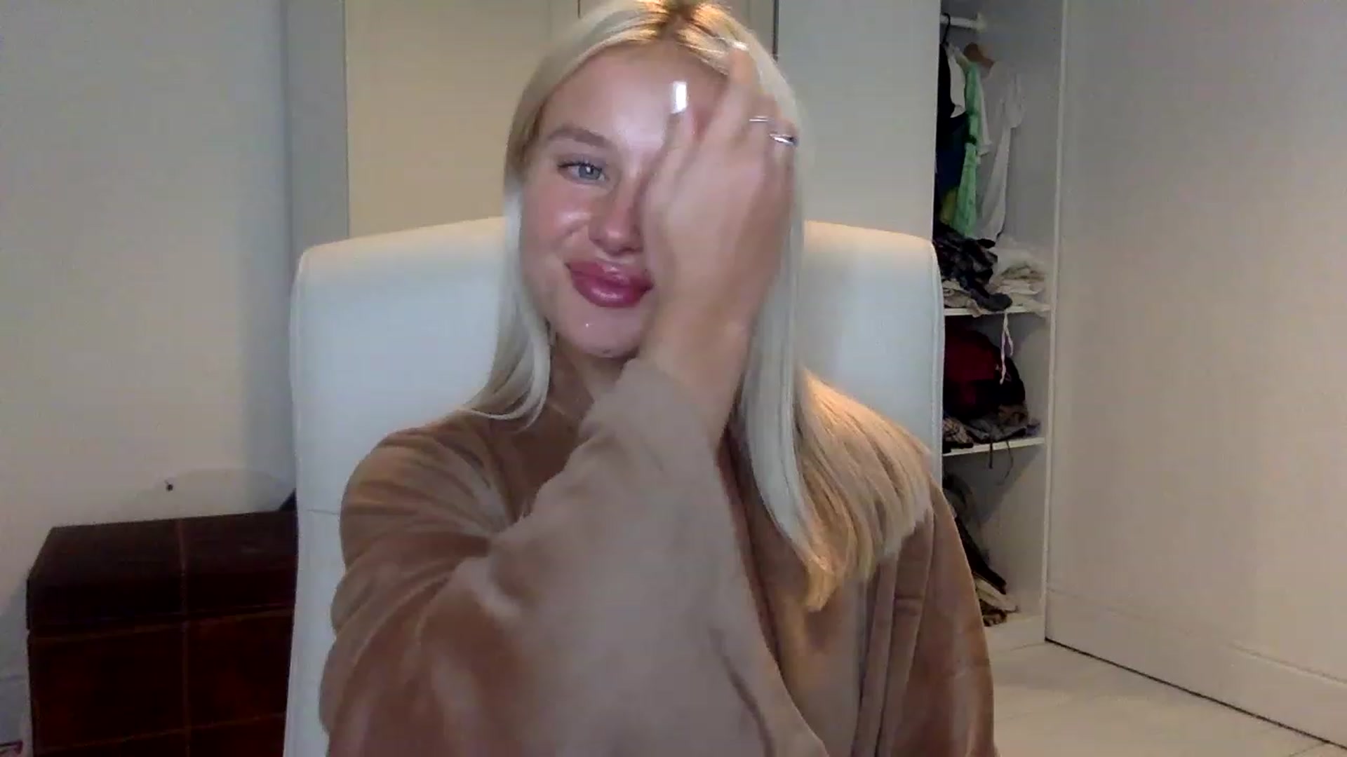 Gallery image thumbnail from BeaSaitou's myfreecams stream on, 01/25/2023, 17:15 image 15 of 20
