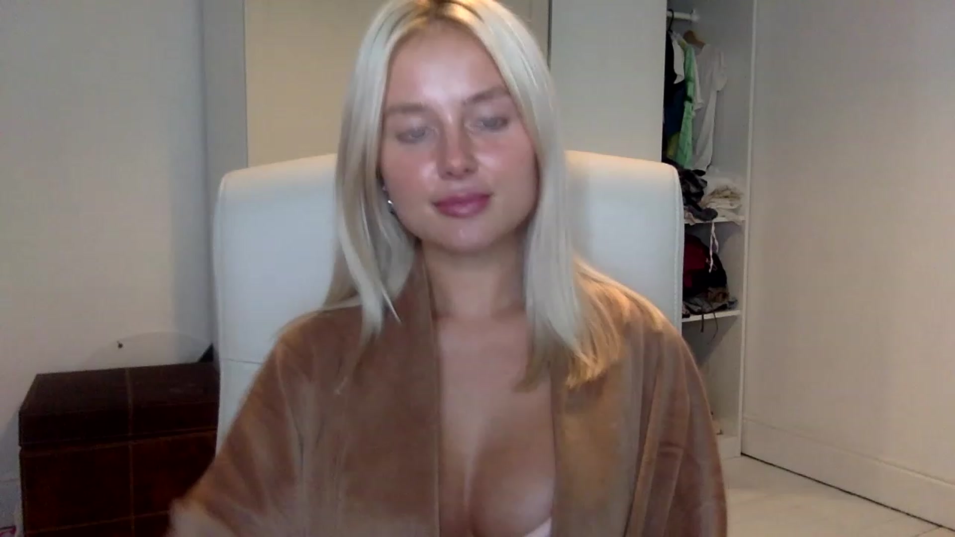 Gallery image thumbnail from BeaSaitou's myfreecams stream on, 01/25/2023, 17:15 image 16 of 20
