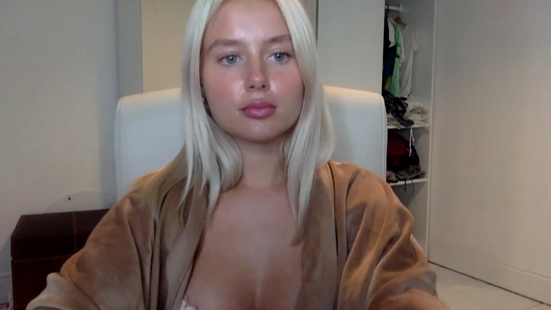 Gallery image thumbnail from BeaSaitou's myfreecams stream on, 01/25/2023, 17:15 image 20 of 20