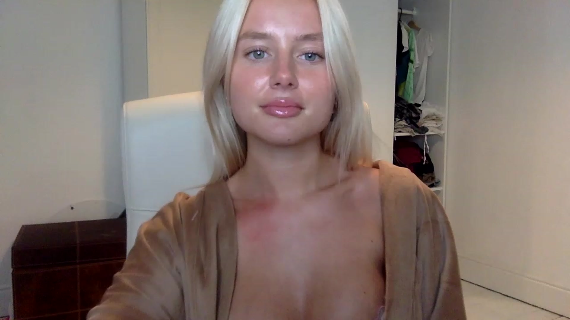 Gallery image thumbnail from BeaSaitou's myfreecams stream on, 01/25/2023, 17:31 image 18 of 20