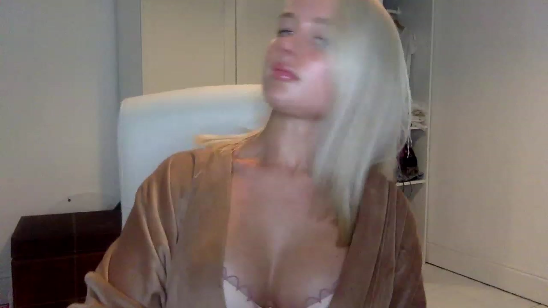 Gallery image thumbnail from BeaSaitou's myfreecams stream on, 01/25/2023, 17:31 image 7 of 20
