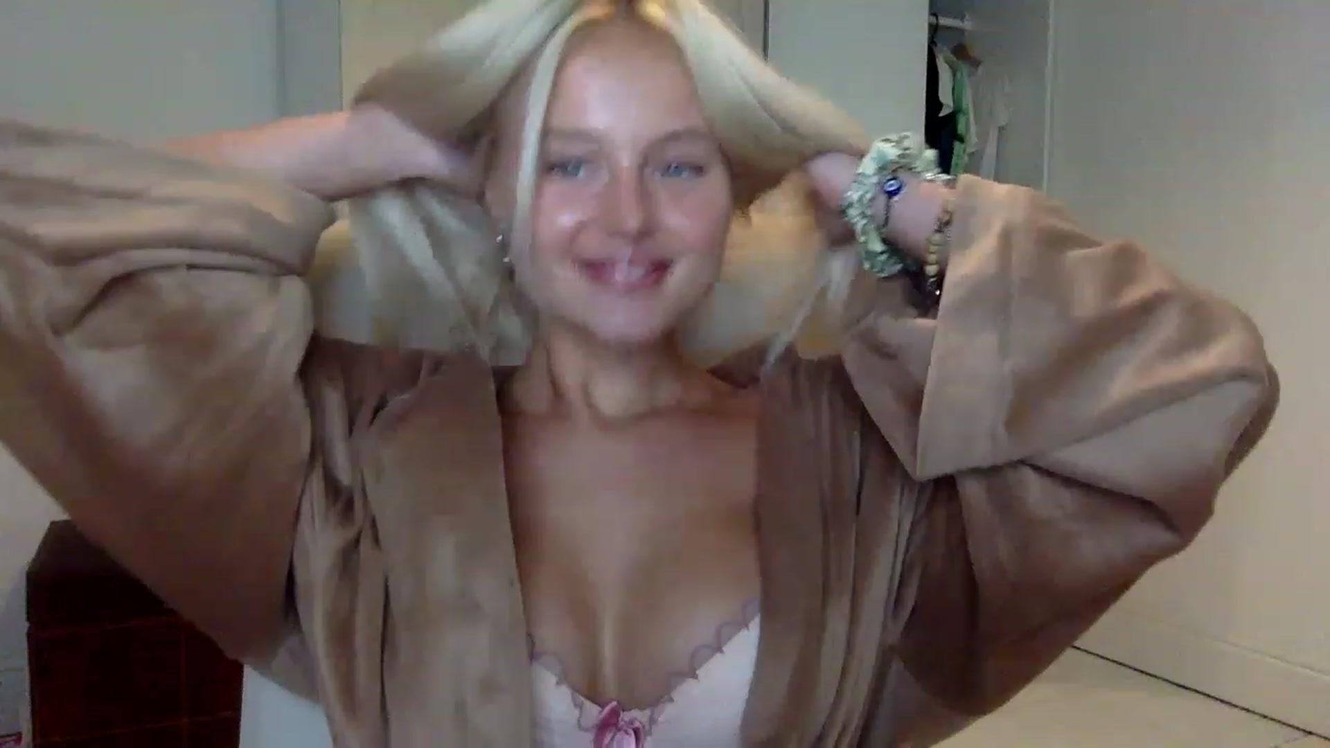 Gallery image thumbnail from BeaSaitou's myfreecams stream on, 01/25/2023, 17:31 image 2 of 20