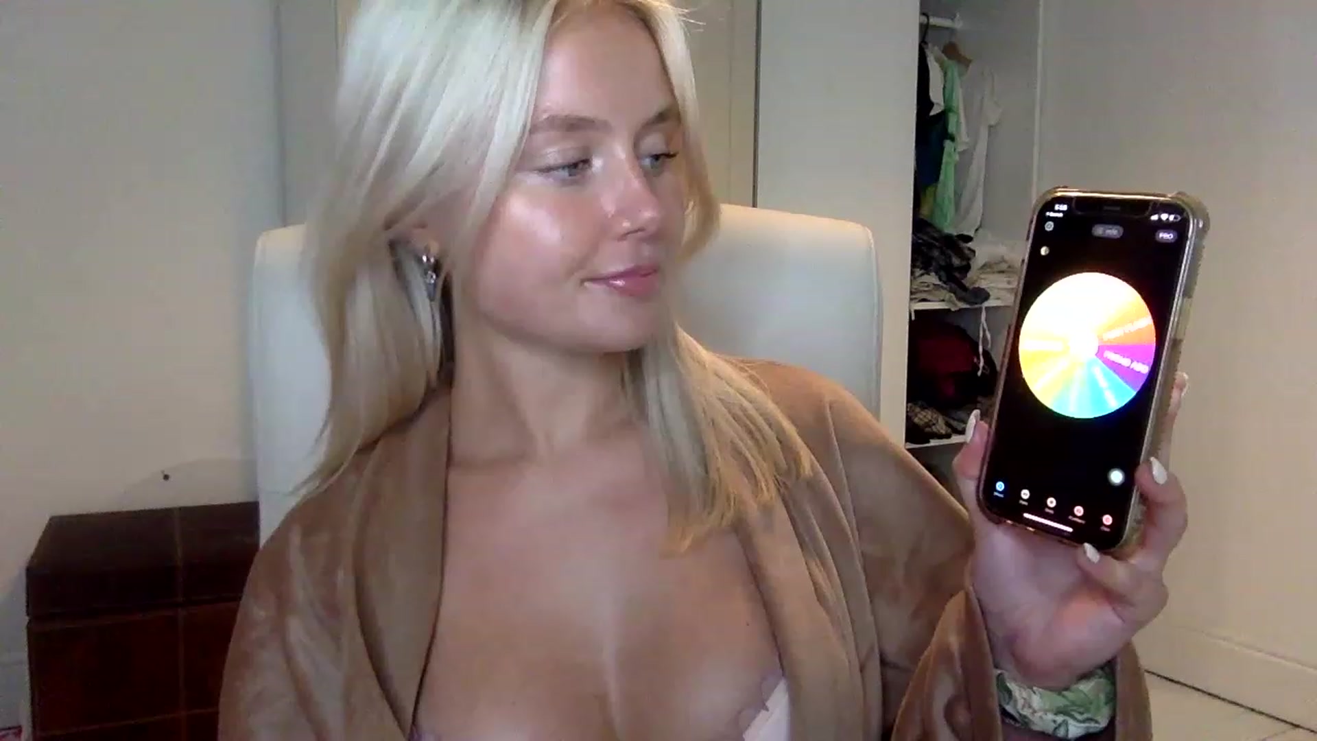 Gallery image thumbnail from BeaSaitou's myfreecams stream on, 01/25/2023, 17:31 image 1 of 20