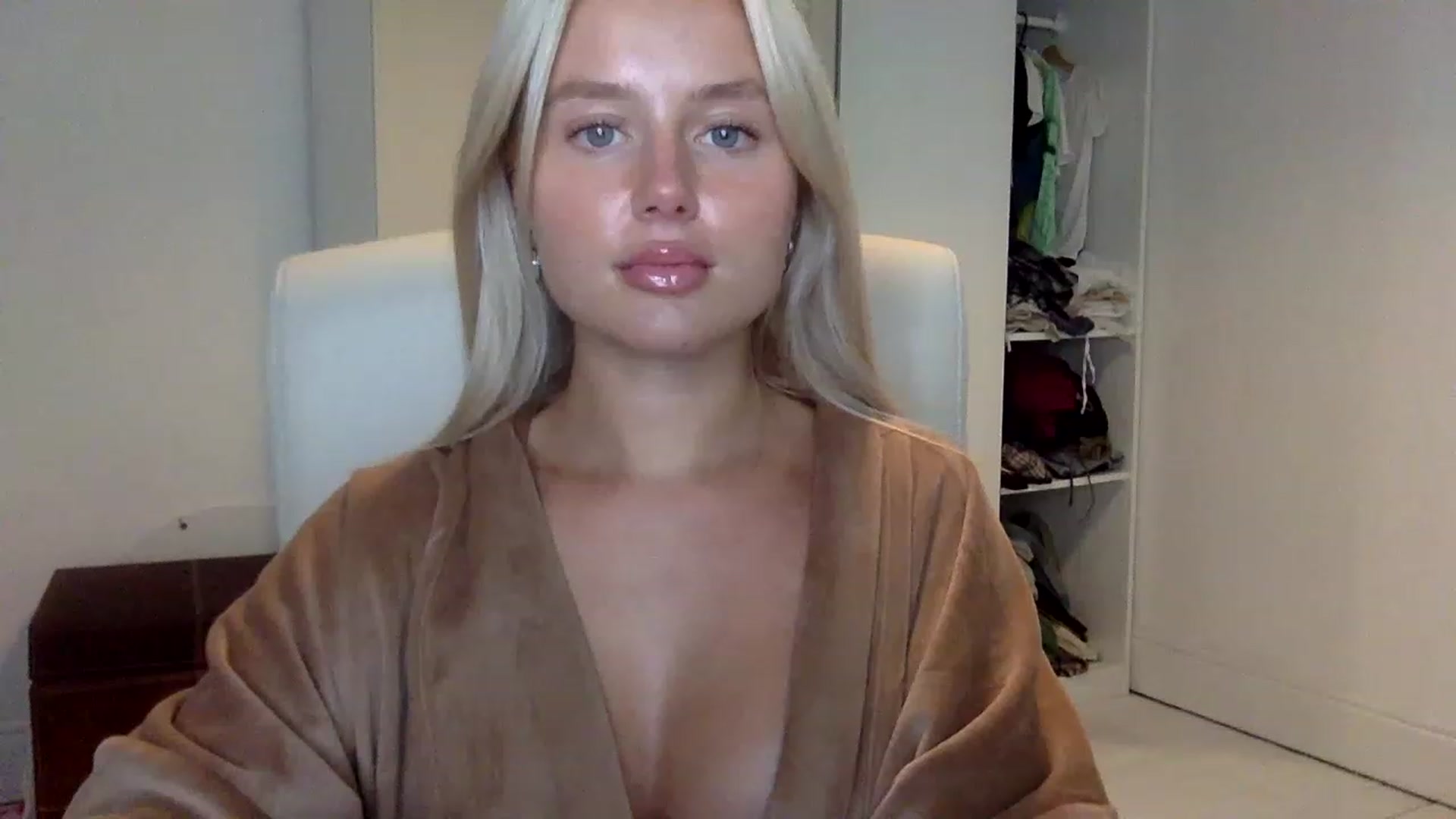 Gallery image thumbnail from BeaSaitou's myfreecams stream on, 01/25/2023, 17:31 image 3 of 20