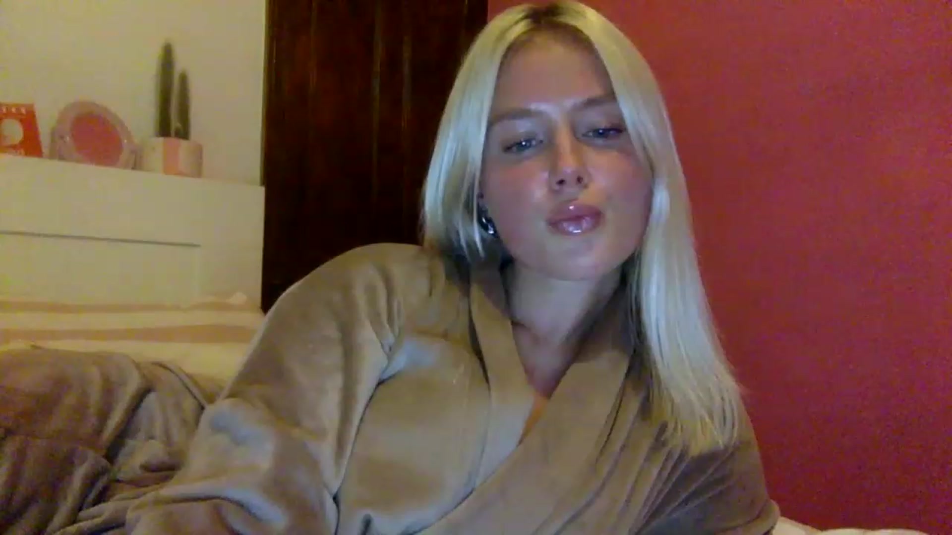 Gallery image thumbnail from BeaSaitou's myfreecams stream on, 01/25/2023, 20:43 image 3 of 20