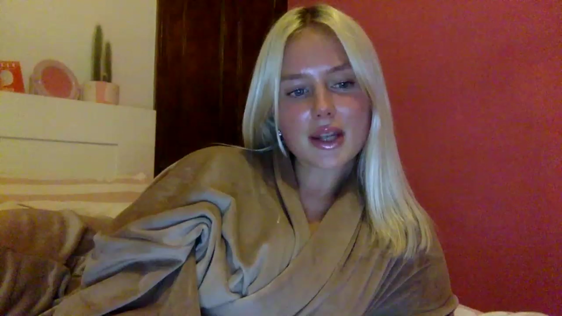 Gallery image thumbnail from BeaSaitou's myfreecams stream on, 01/25/2023, 20:43 image 2 of 20