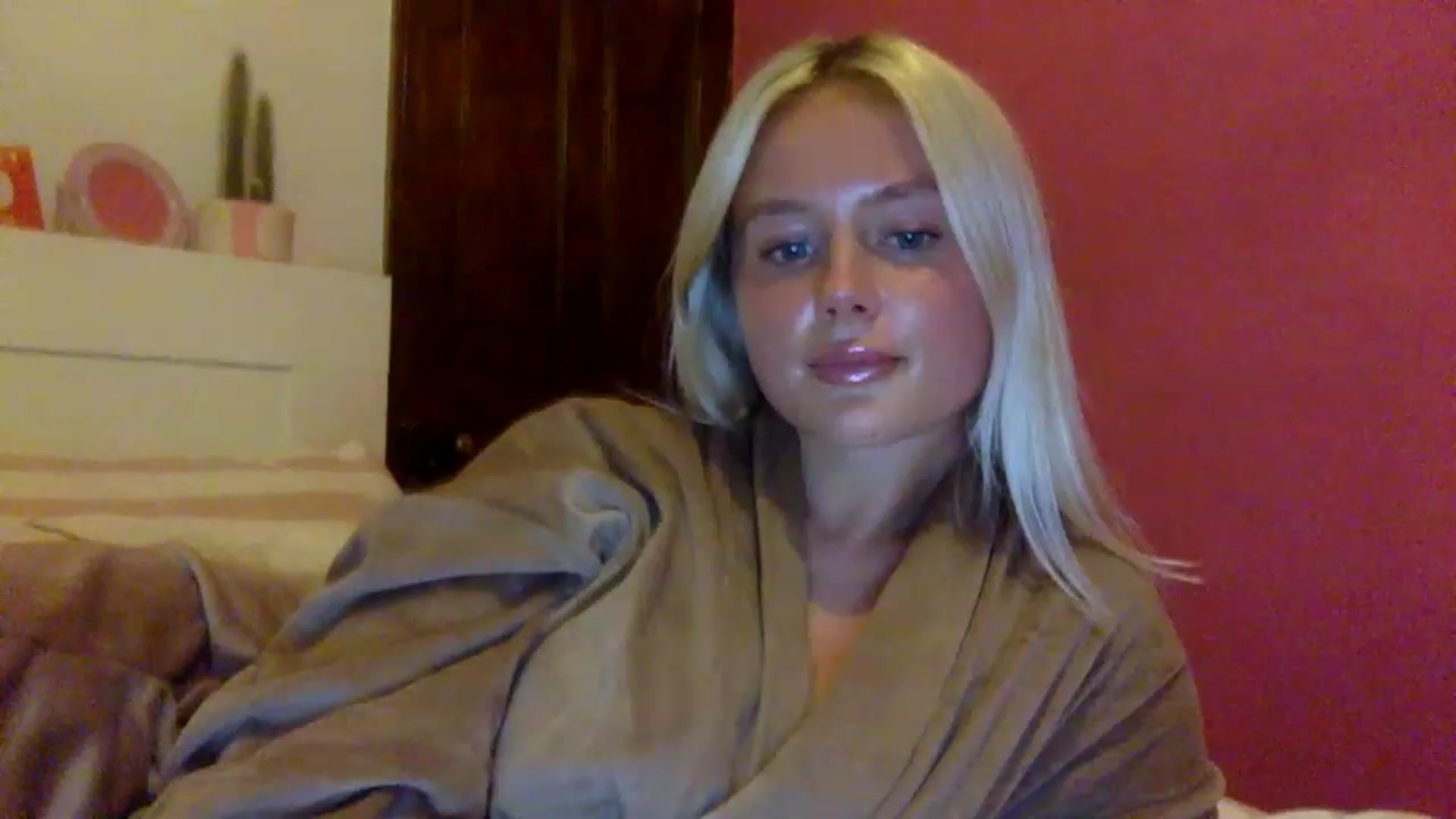 Gallery image thumbnail from BeaSaitou's myfreecams stream on, 01/25/2023, 20:43 image 8 of 20