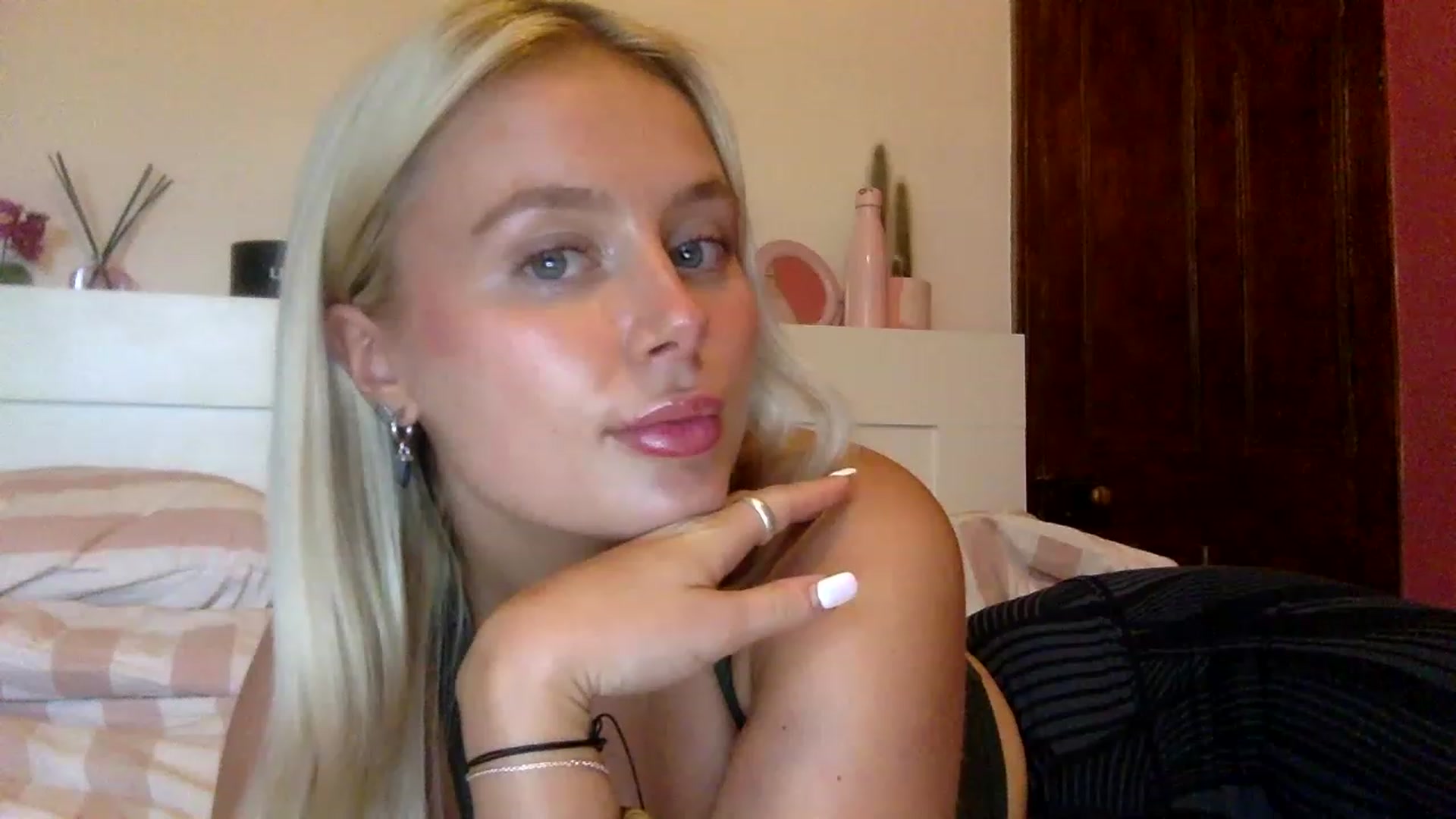 Gallery image thumbnail from BeaSaitou's myfreecams stream on, 01/26/2023, 15:50 image 8 of 20