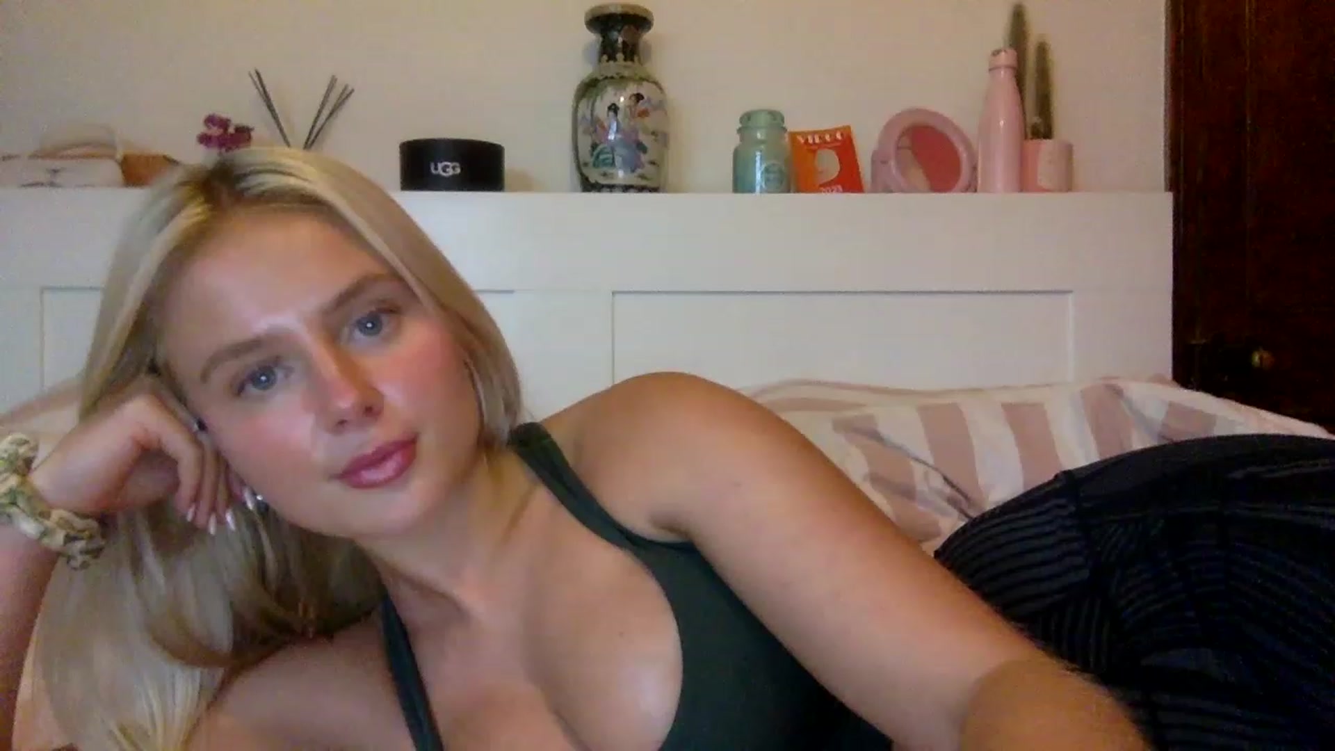 Gallery image thumbnail from BeaSaitou's myfreecams stream on, 01/26/2023, 15:50 image 15 of 20