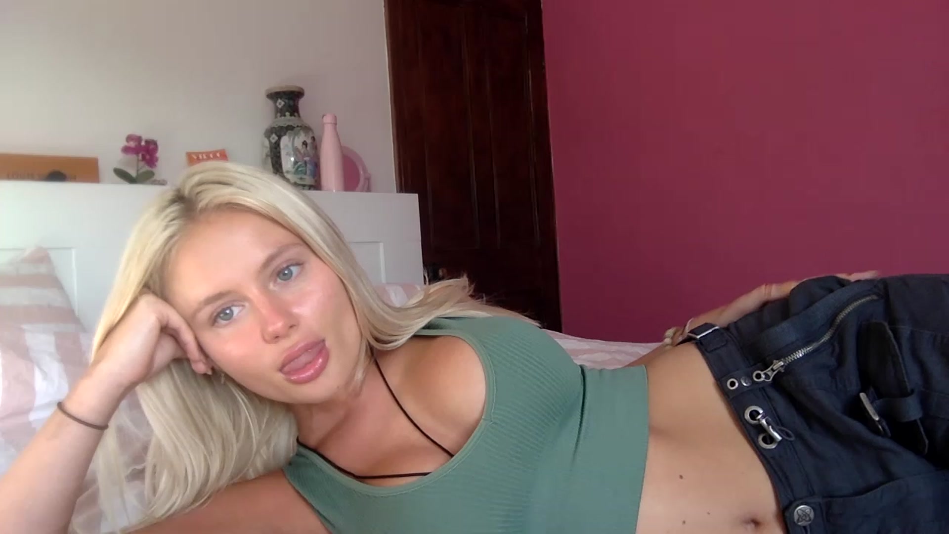 Gallery image thumbnail from BeaSaitou's myfreecams stream on, 02/09/2023, 12:37 image 4 of 20