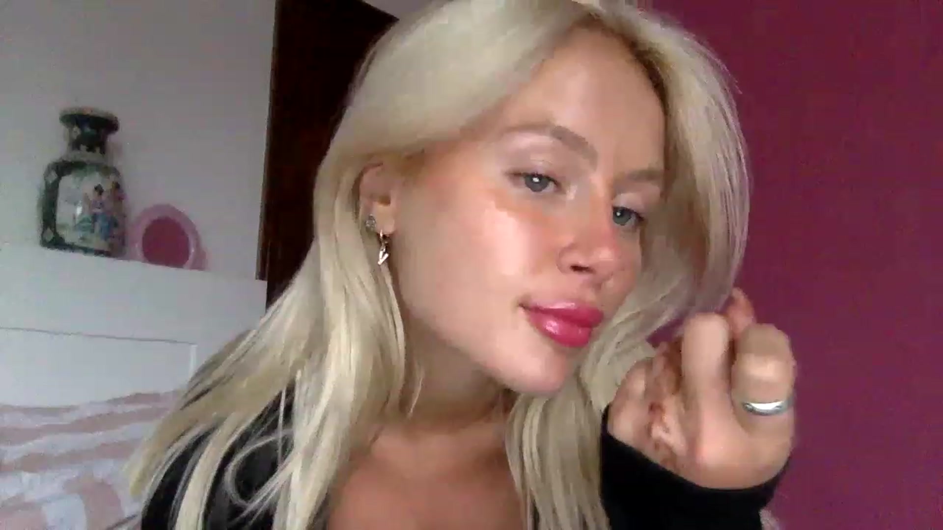 Gallery image thumbnail from BeaSaitou's myfreecams stream on, 02/10/2023, 15:25 image 3 of 20