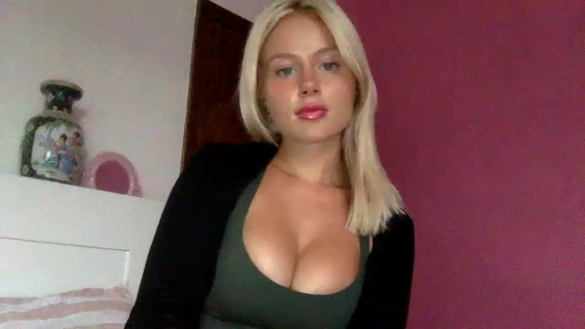 Gallery image thumbnail from BeaSaitou's myfreecams stream on, 02/10/2023, 15:25 image 14 of 20