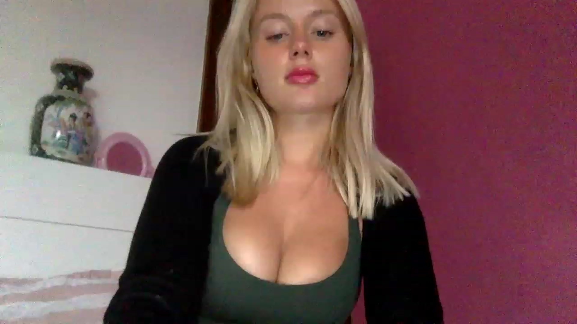 Gallery image thumbnail from BeaSaitou's myfreecams stream on, 02/10/2023, 15:25 image 17 of 20