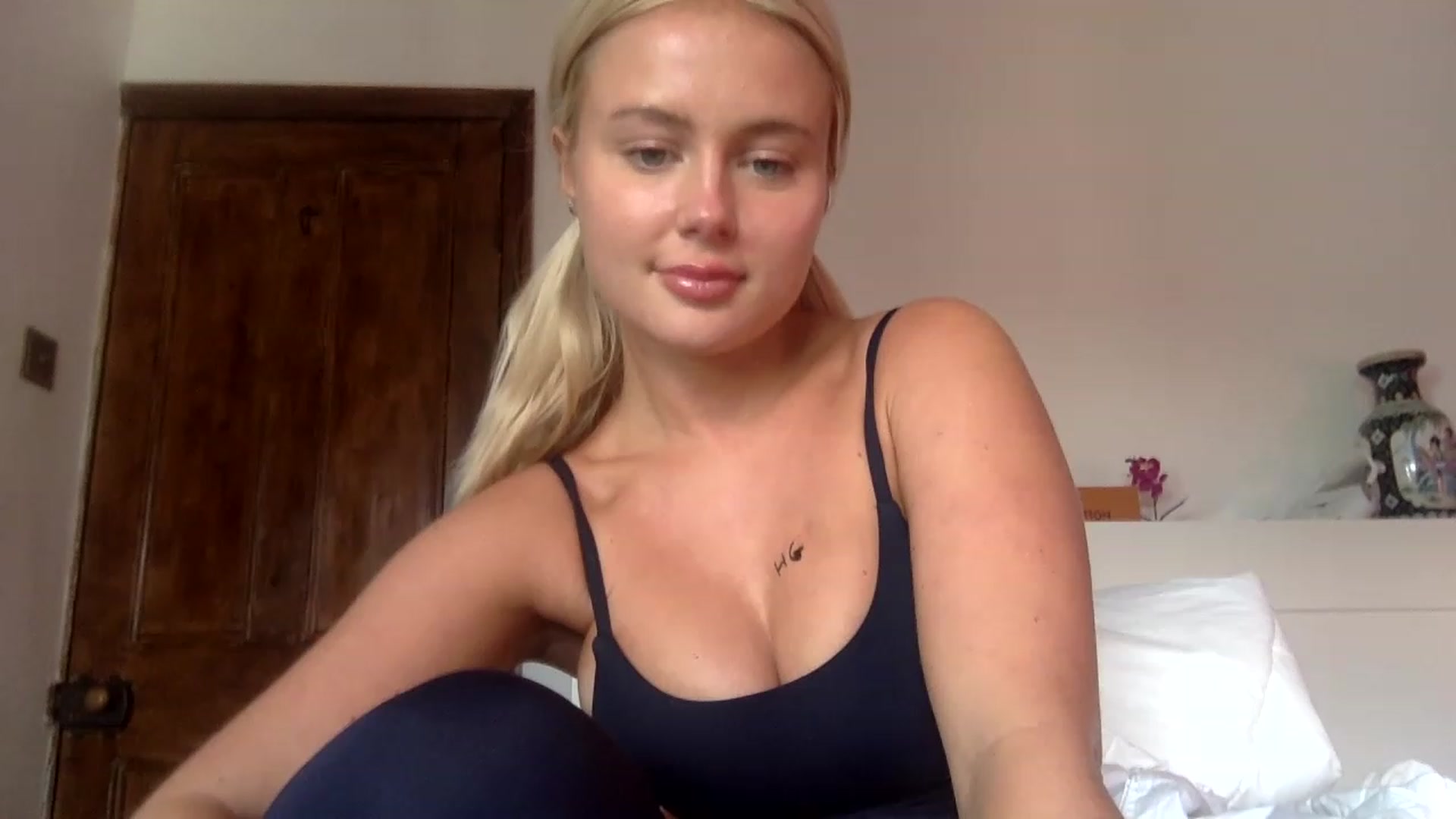 Gallery image thumbnail from BeaSaitou's myfreecams stream on, 02/20/2023, 16:00 image 13 of 20