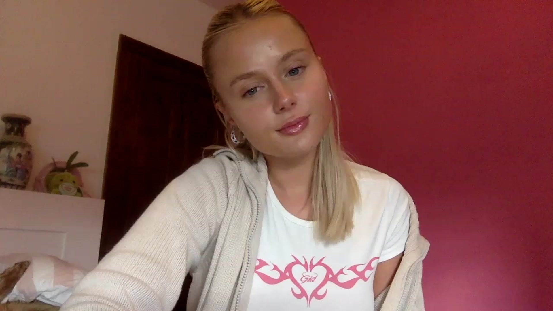 Gallery image thumbnail from BeaSaitou's myfreecams stream on, 02/22/2023, 16:17 image 7 of 20