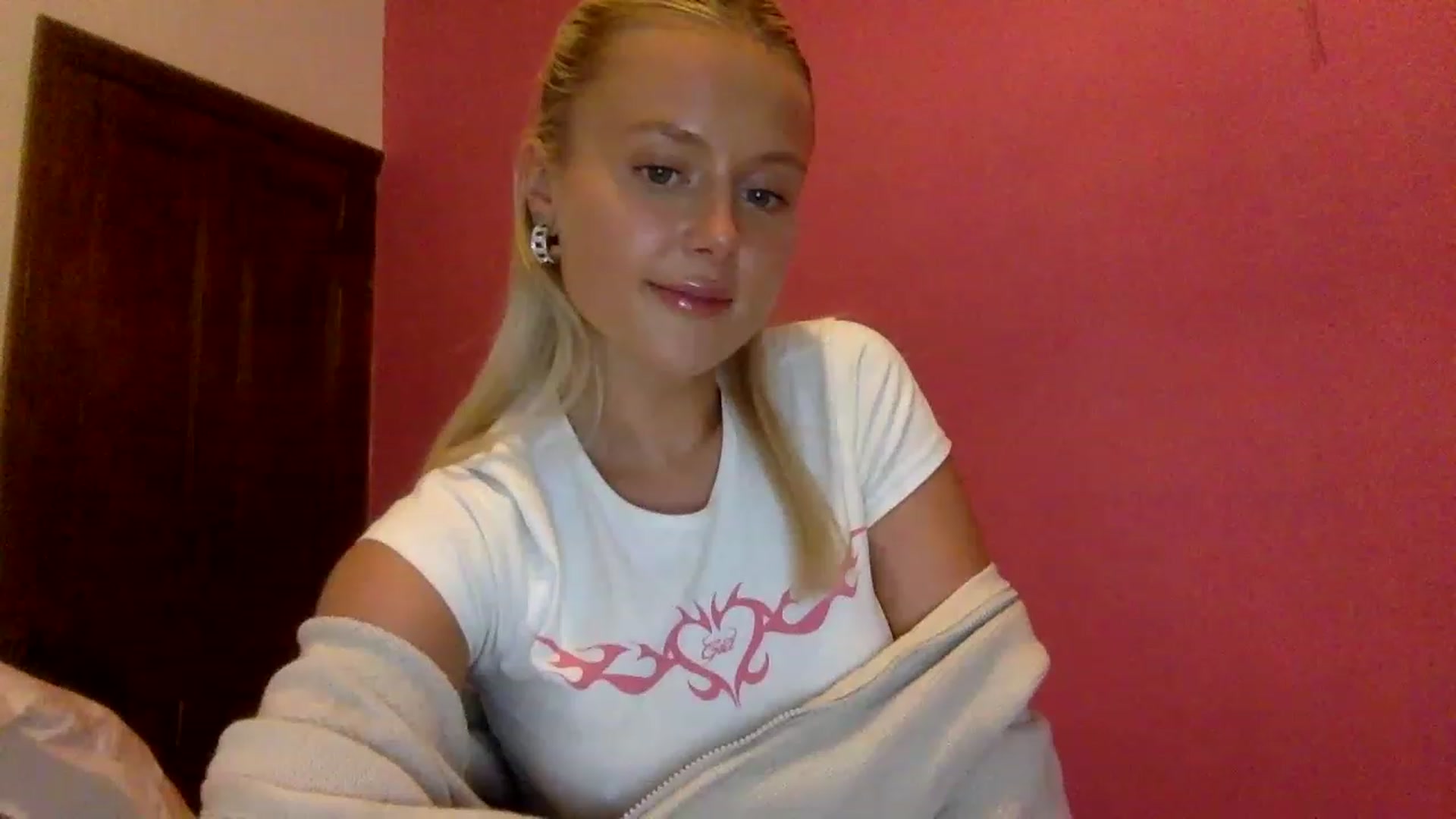 Gallery image thumbnail from BeaSaitou's myfreecams stream on, 02/22/2023, 16:17 image 18 of 20