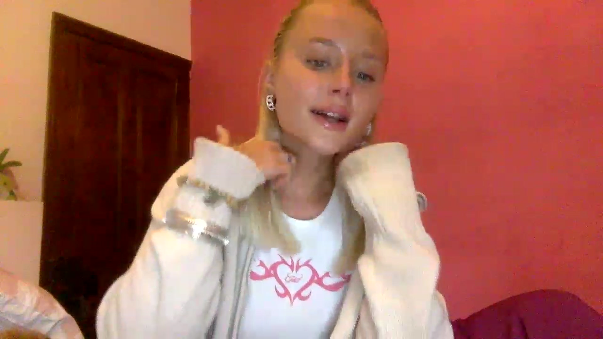 Gallery image thumbnail from BeaSaitou's myfreecams stream on, 02/22/2023, 16:17 image 12 of 20