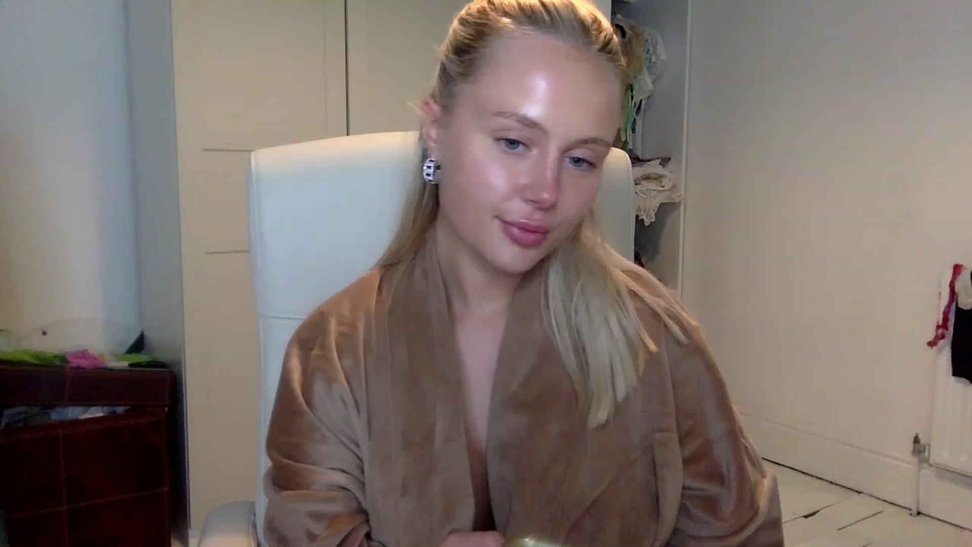Gallery image thumbnail from BeaSaitou's myfreecams stream on, 02/22/2023, 22:00 image 10 of 20