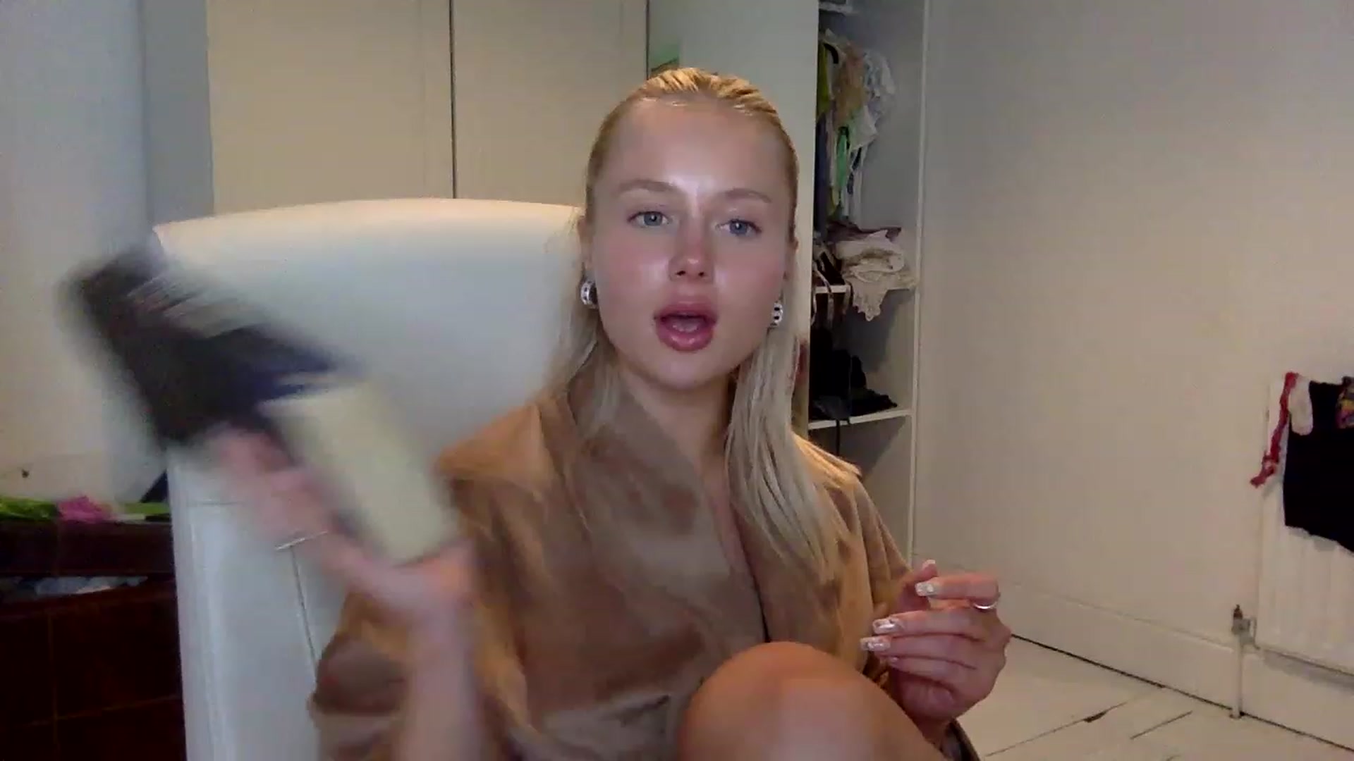 Gallery image thumbnail from BeaSaitou's myfreecams stream on, 02/22/2023, 22:00 image 20 of 20