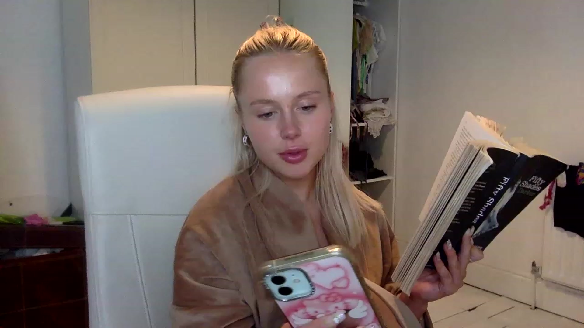 Gallery image thumbnail from BeaSaitou's myfreecams stream on, 02/22/2023, 22:00 image 18 of 20