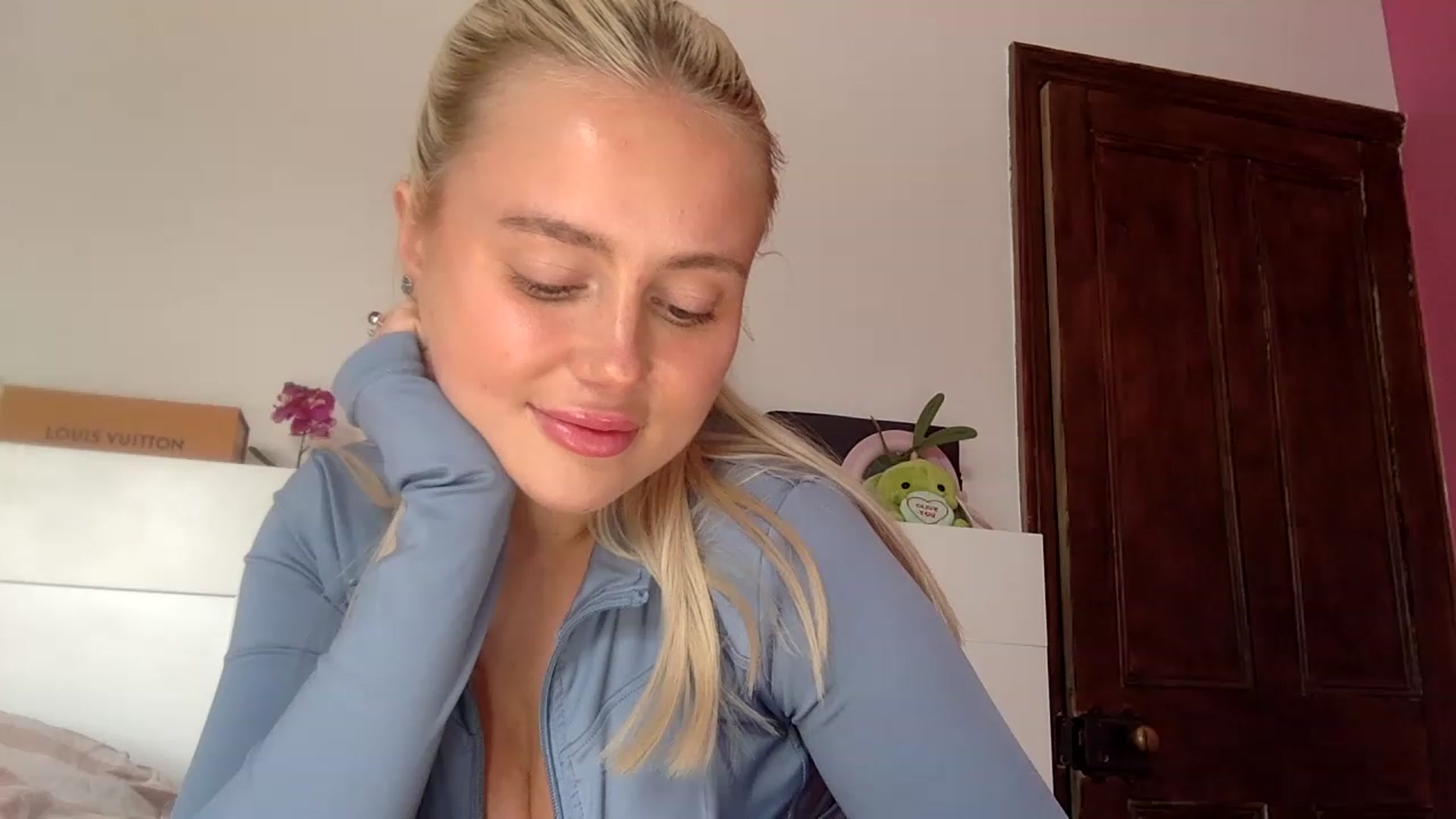 Gallery image thumbnail from BeaSaitou's myfreecams stream on, 02/23/2023, 14:54 image 8 of 20