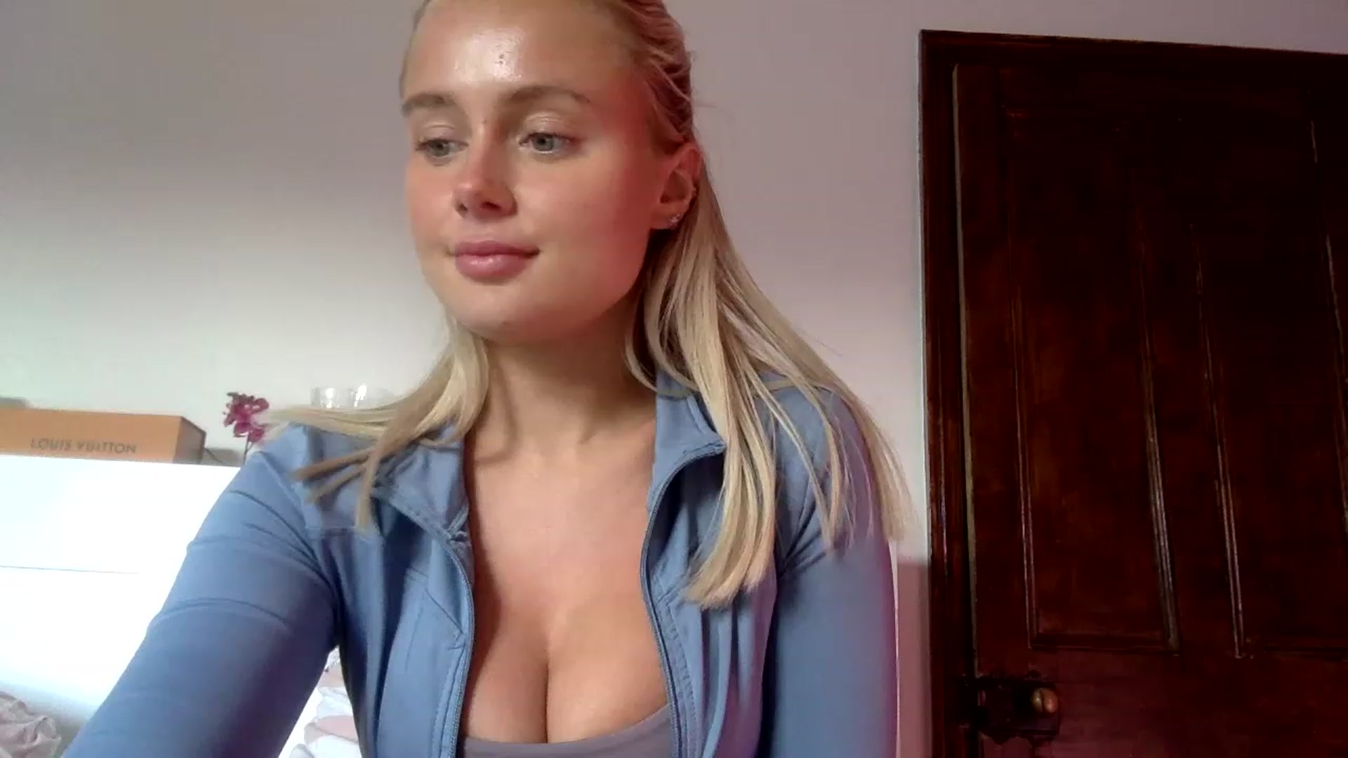 Gallery image thumbnail from BeaSaitou's myfreecams stream on, 02/23/2023, 15:46 image 5 of 20