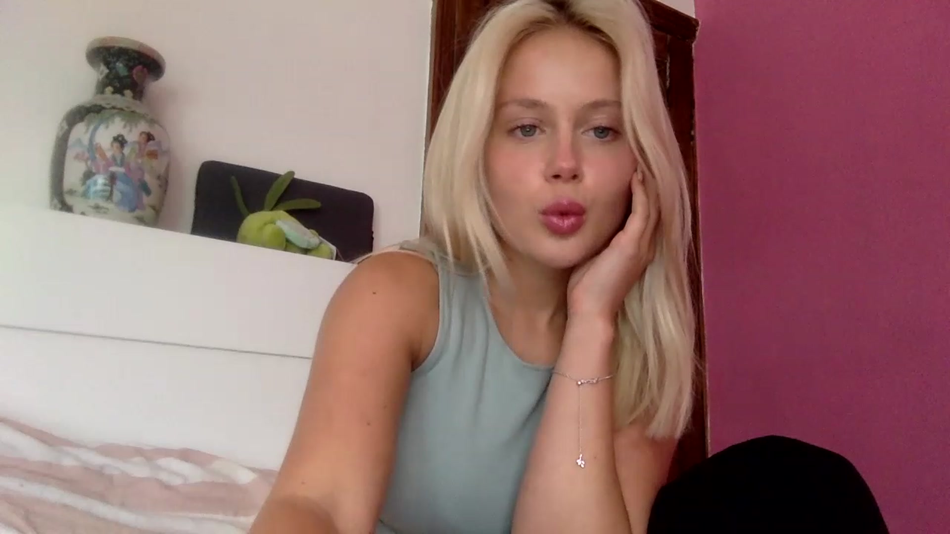 Gallery image thumbnail from BeaSaitou's myfreecams stream on, 02/24/2023, 14:56 image 7 of 20