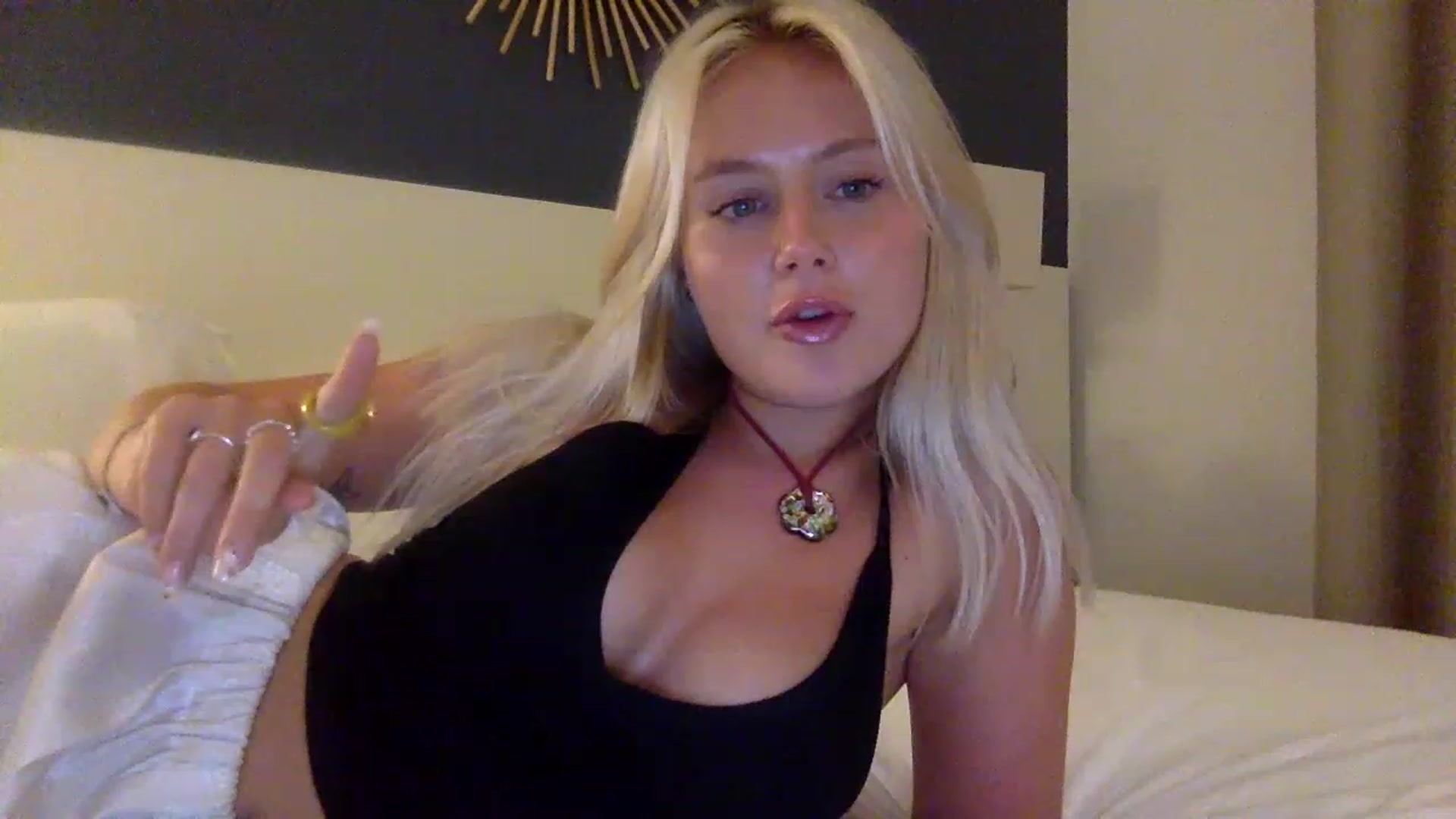 Gallery image thumbnail from BeaSaitou's myfreecams stream on, 03/01/2023, 23:37 image 10 of 20