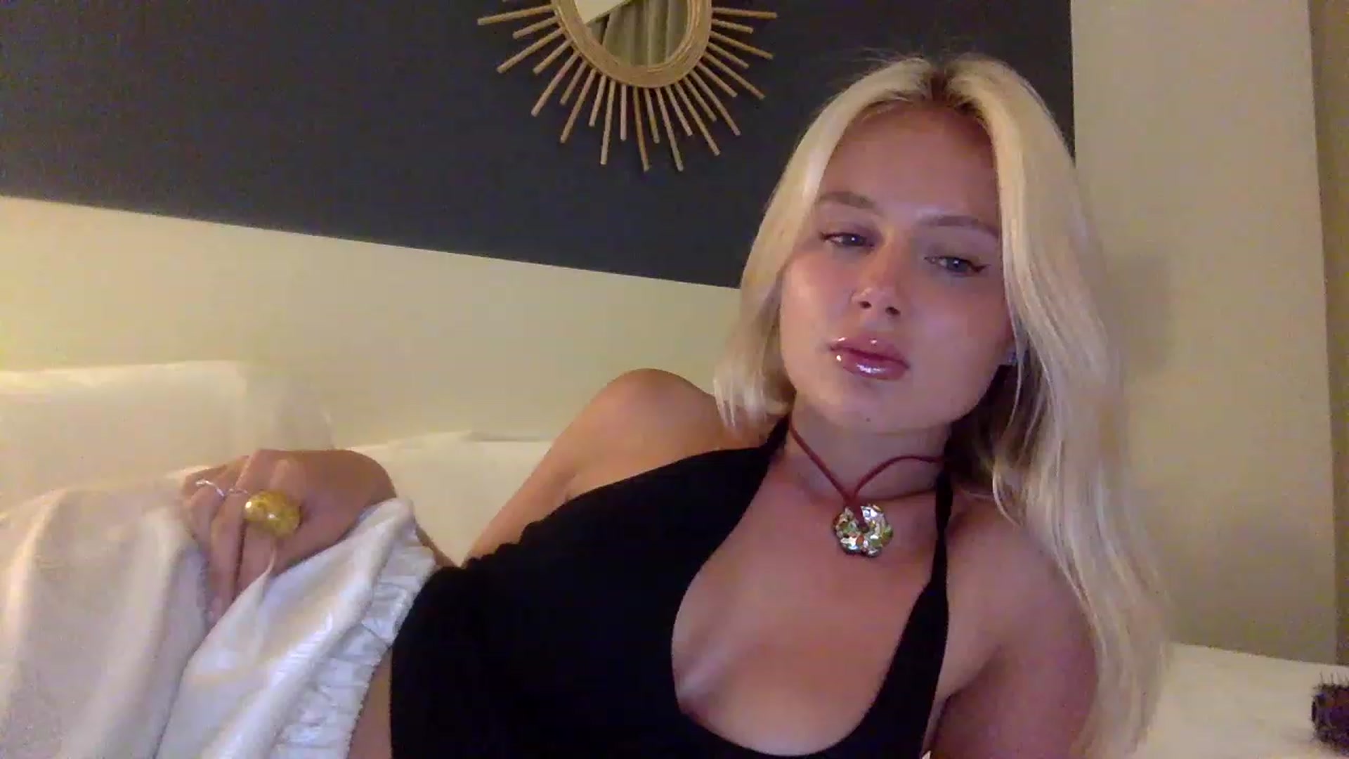 Gallery image thumbnail from BeaSaitou's myfreecams stream on, 03/01/2023, 23:37 image 3 of 20