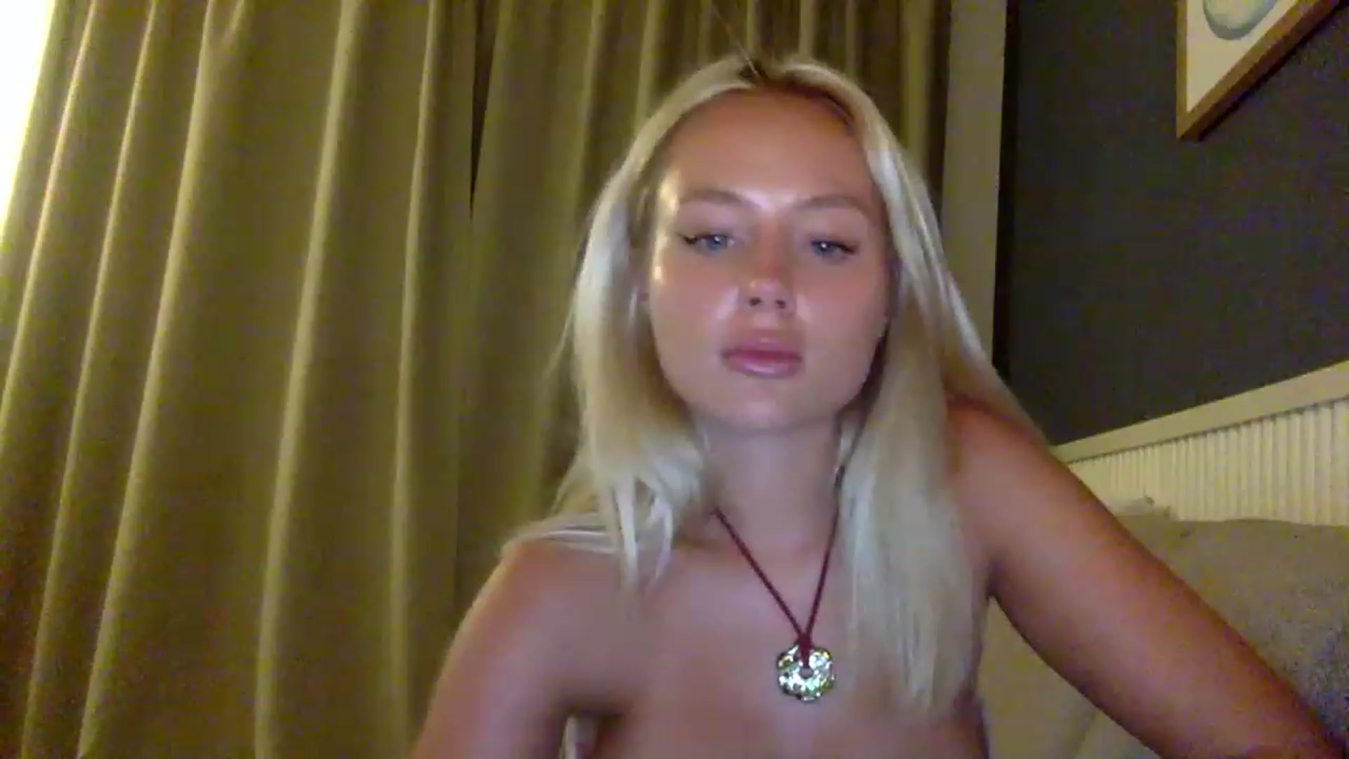 Gallery image thumbnail from BeaSaitou's myfreecams stream on, 03/02/2023, 23:47 image 4 of 20